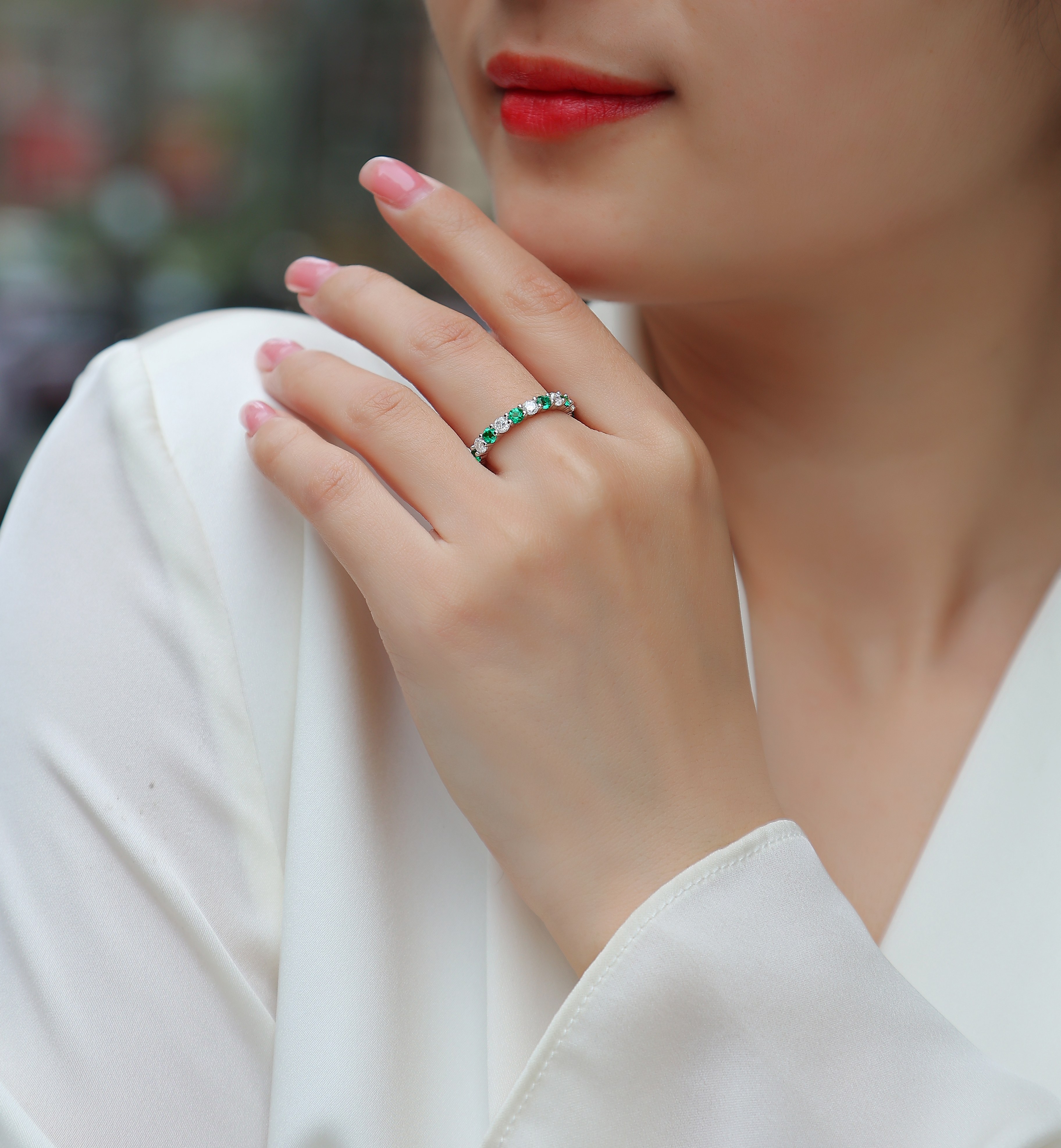 2.4g Sterling Silver Platinum Plated Eternity Ring Alternating Green & White Gemstone