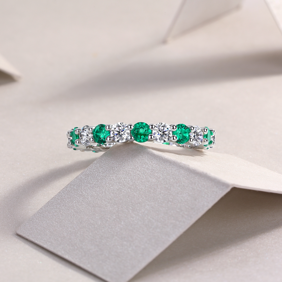 2.4g Sterling Silver Platinum Plated Eternity Ring Alternating Green & White Gemstone