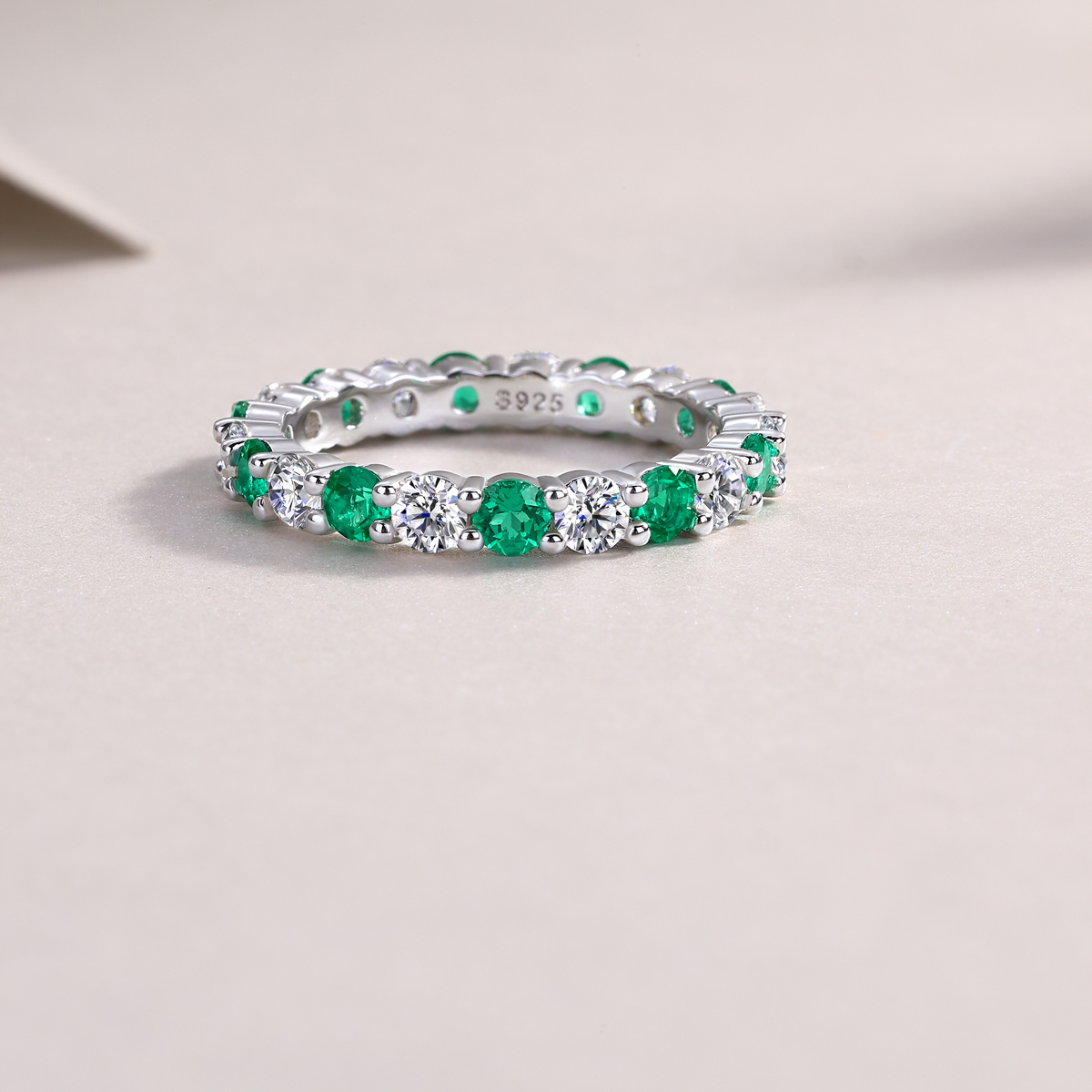 2.4g Sterling Silver Platinum Plated Eternity Ring Alternating Green & White Gemstone