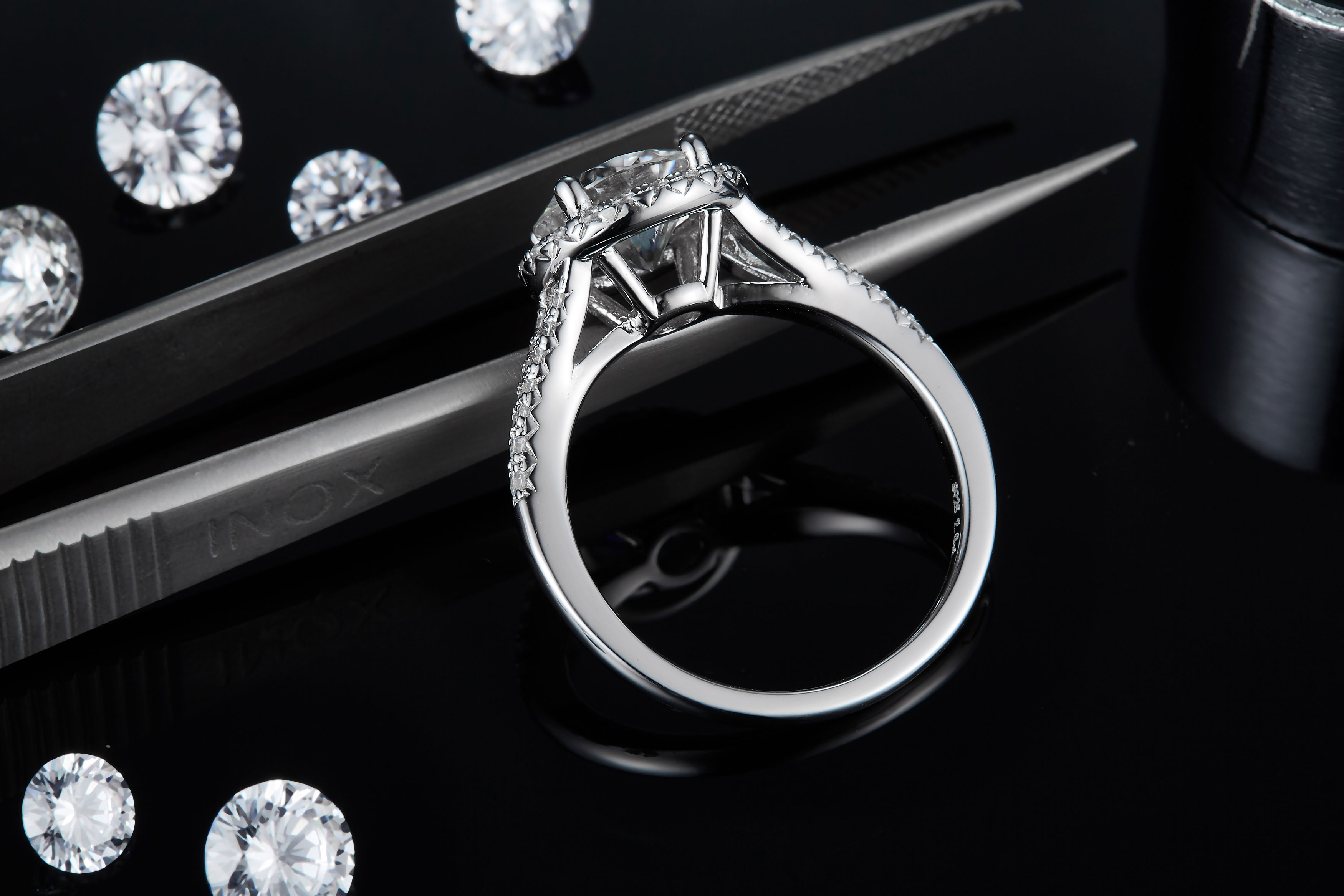 A 2-carat Luxury And Fashionable Light Luxury Jewelry Silver Ring Set With Top-quality