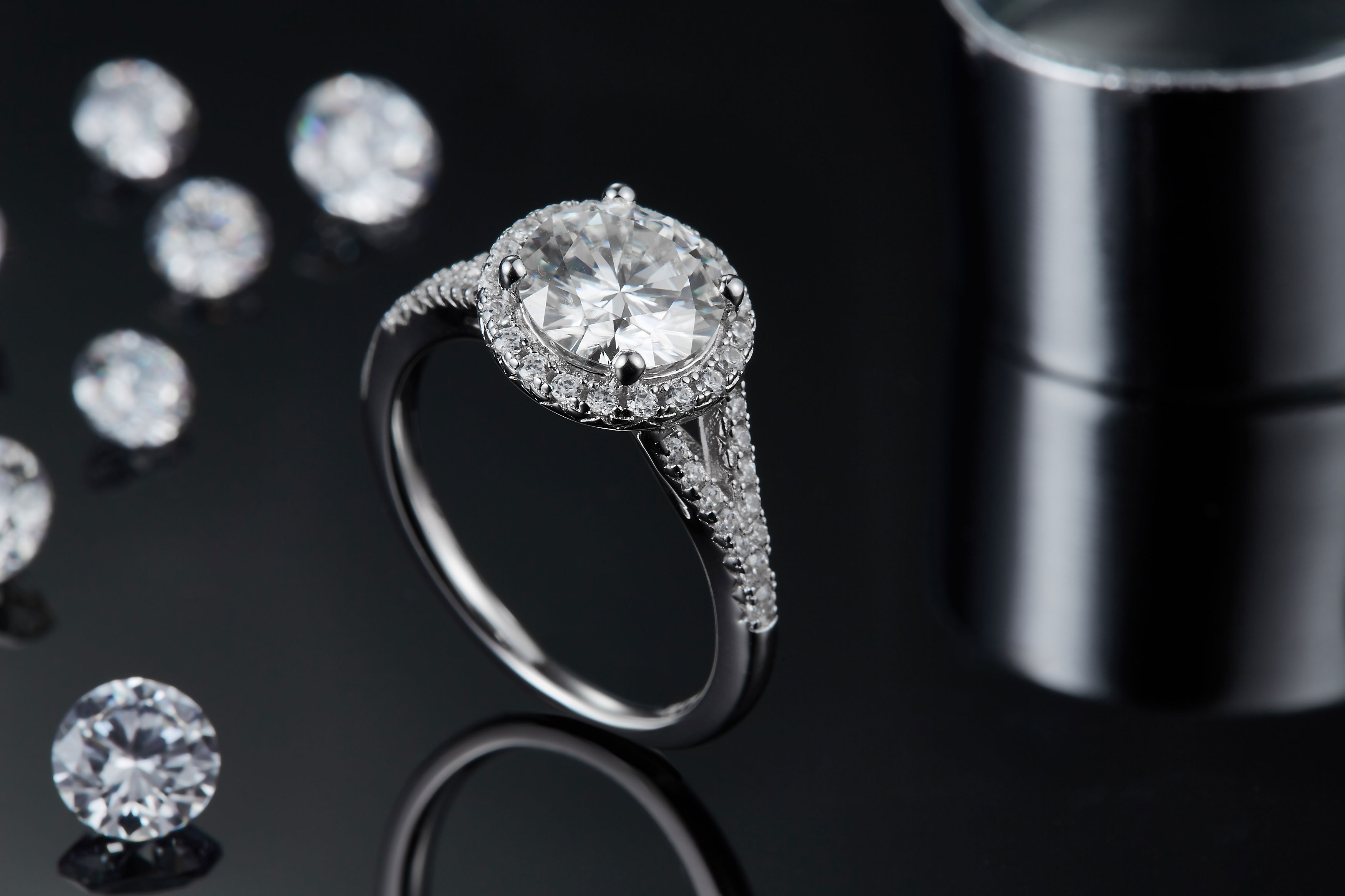 A 2-carat Luxury And Fashionable Light Luxury Jewelry Silver Ring Set With Top-quality