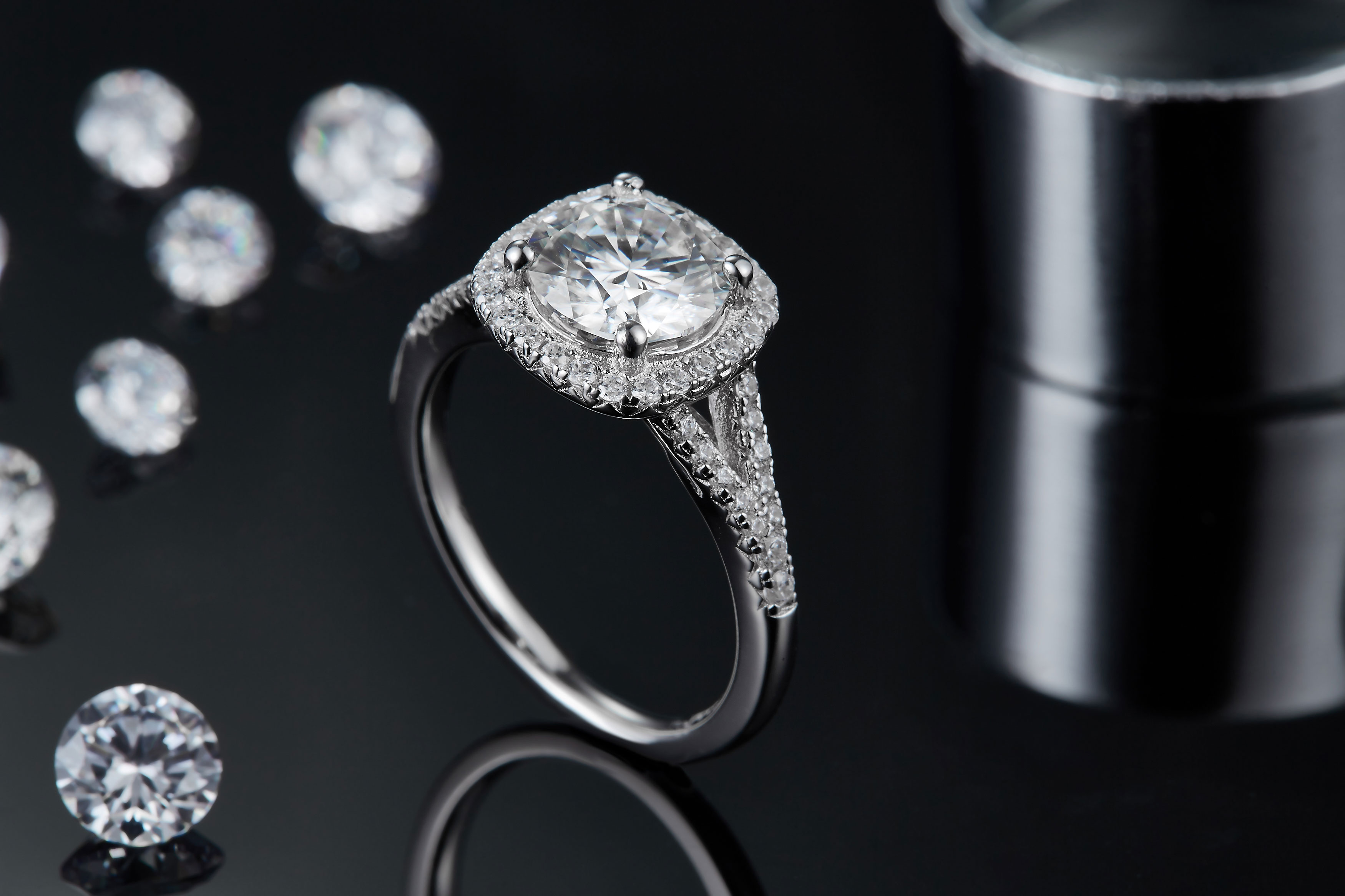 A 2-carat Luxury And Fashionable Light Luxury Jewelry Silver Ring Set With Top-quality