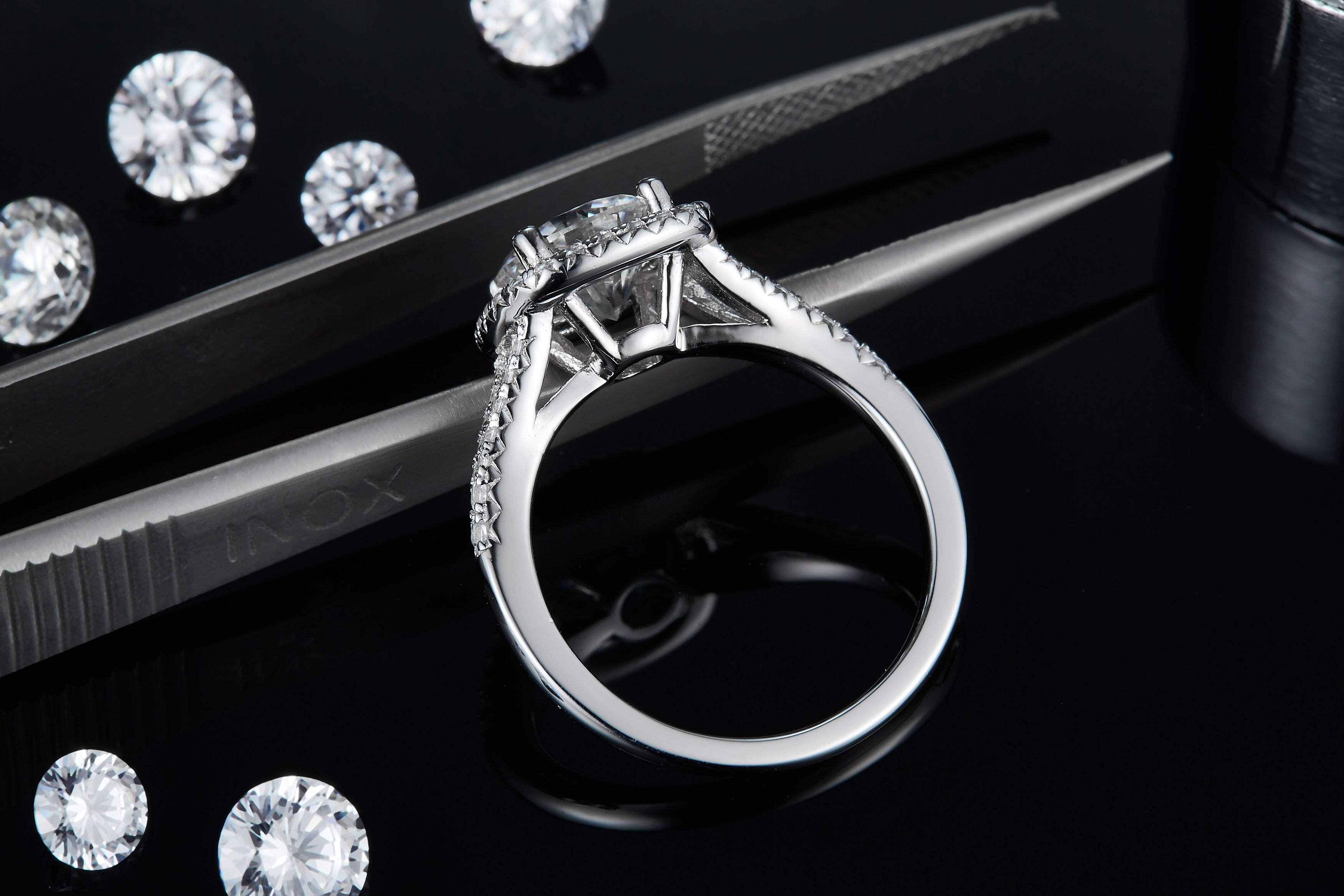 A 2-carat Luxury And Fashionable Light Luxury Jewelry Silver Ring Set With Top-quality