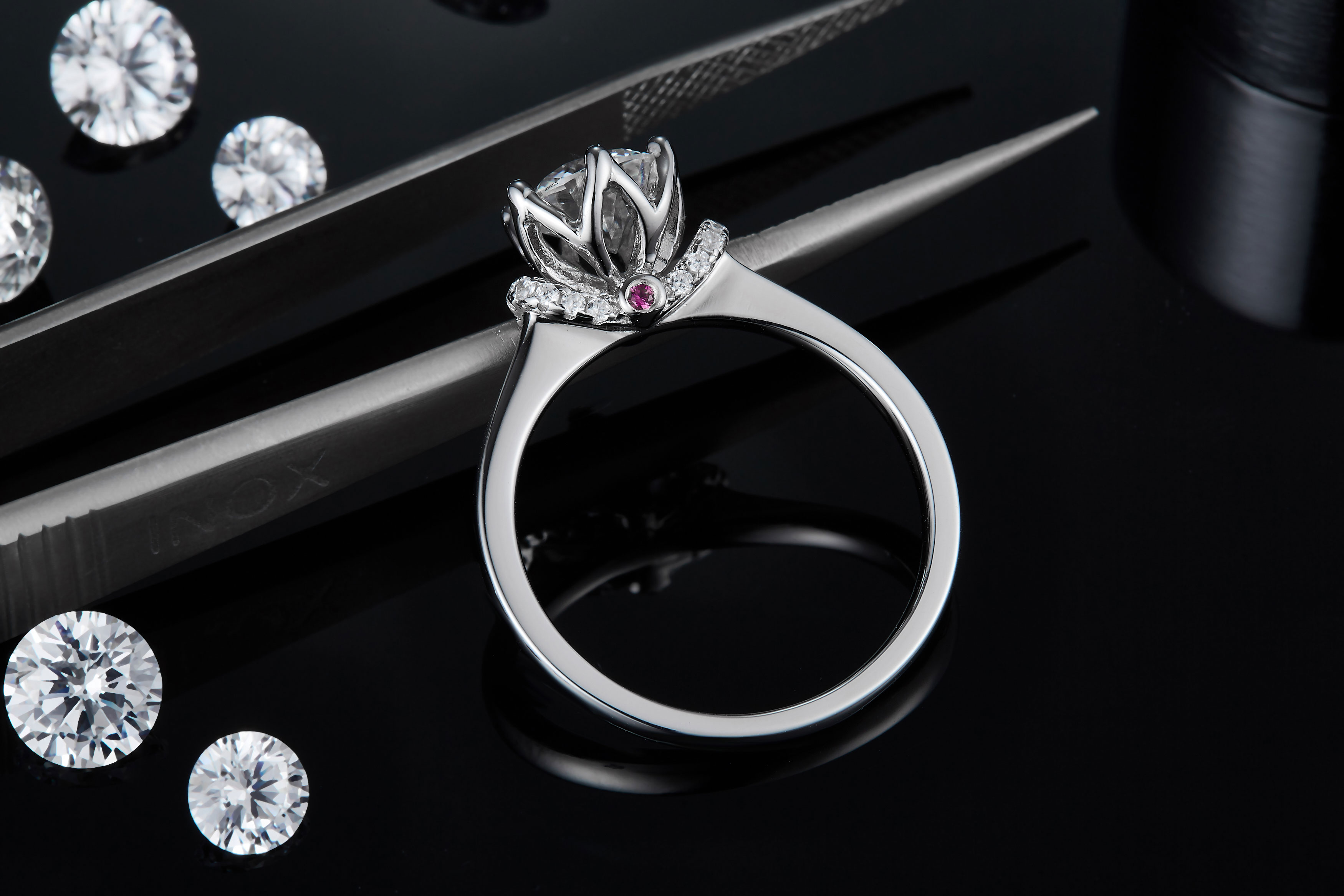 A Luxurious And Fashionable Light Luxury Jewelry Silver Ring Set With Top-quality