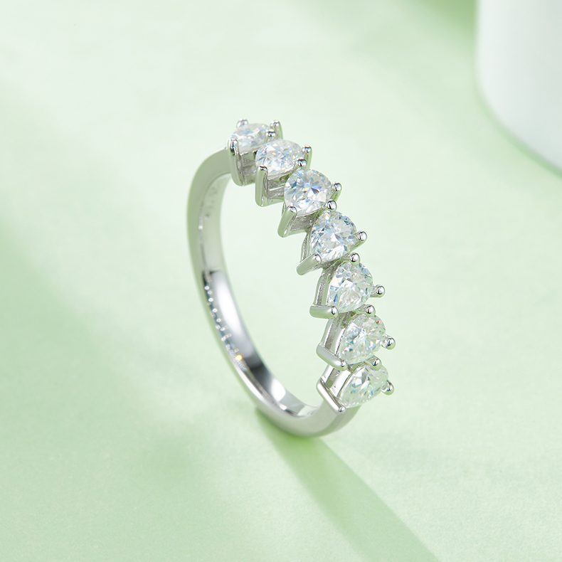 A Luxurious And Fashionable Light Luxury Jewelry Silver Ring Set With Top-quality