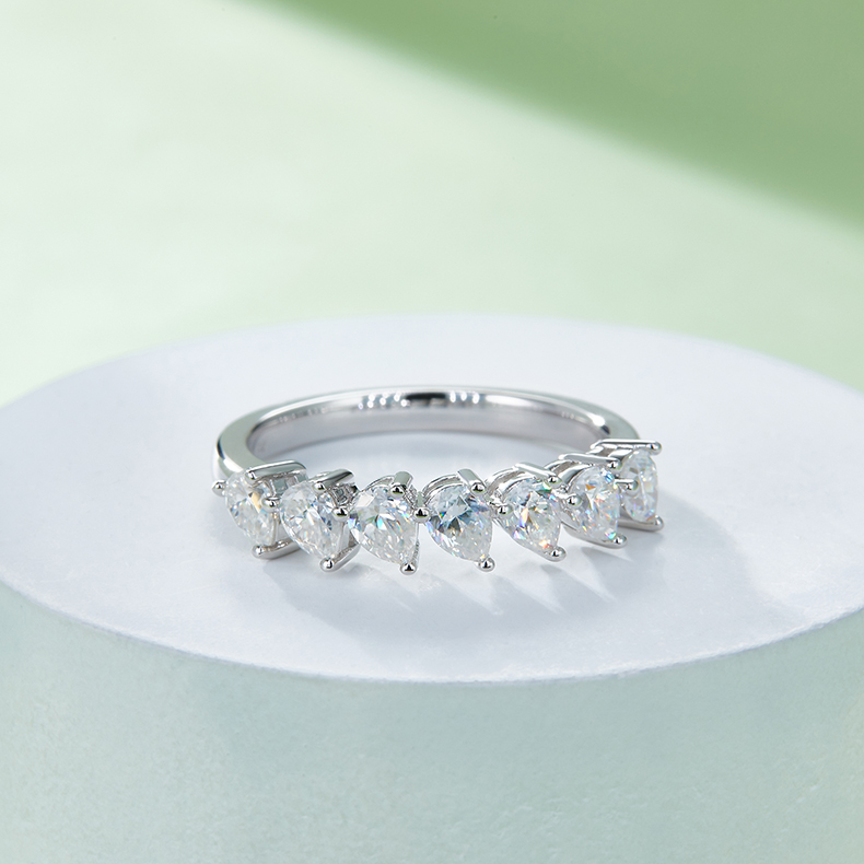A Luxurious And Fashionable Light Luxury Jewelry Silver Ring Set With Top-quality