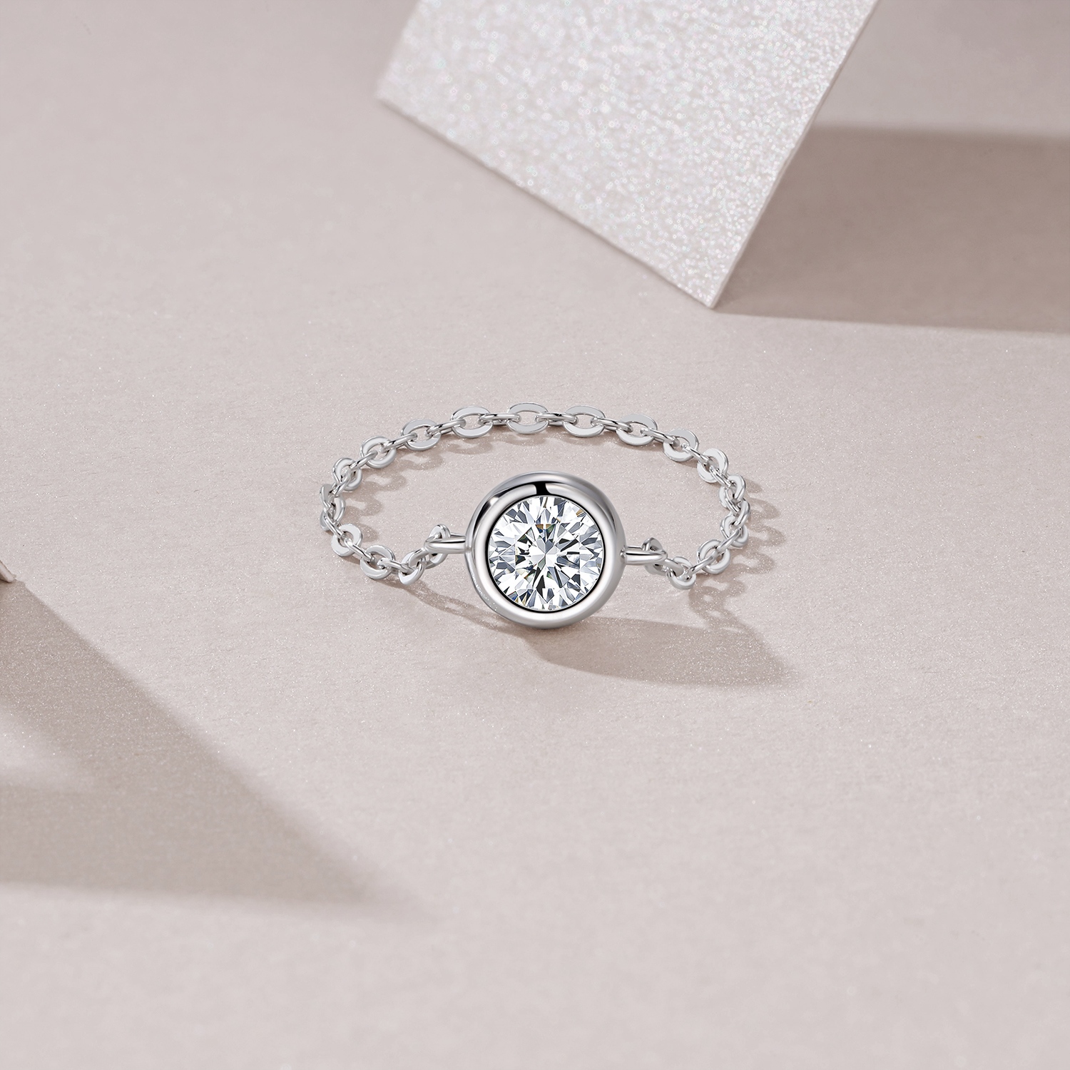 A Luxurious And Fashionable Light Luxury Trend Jewelry Silver Ring Featuring Top-quality