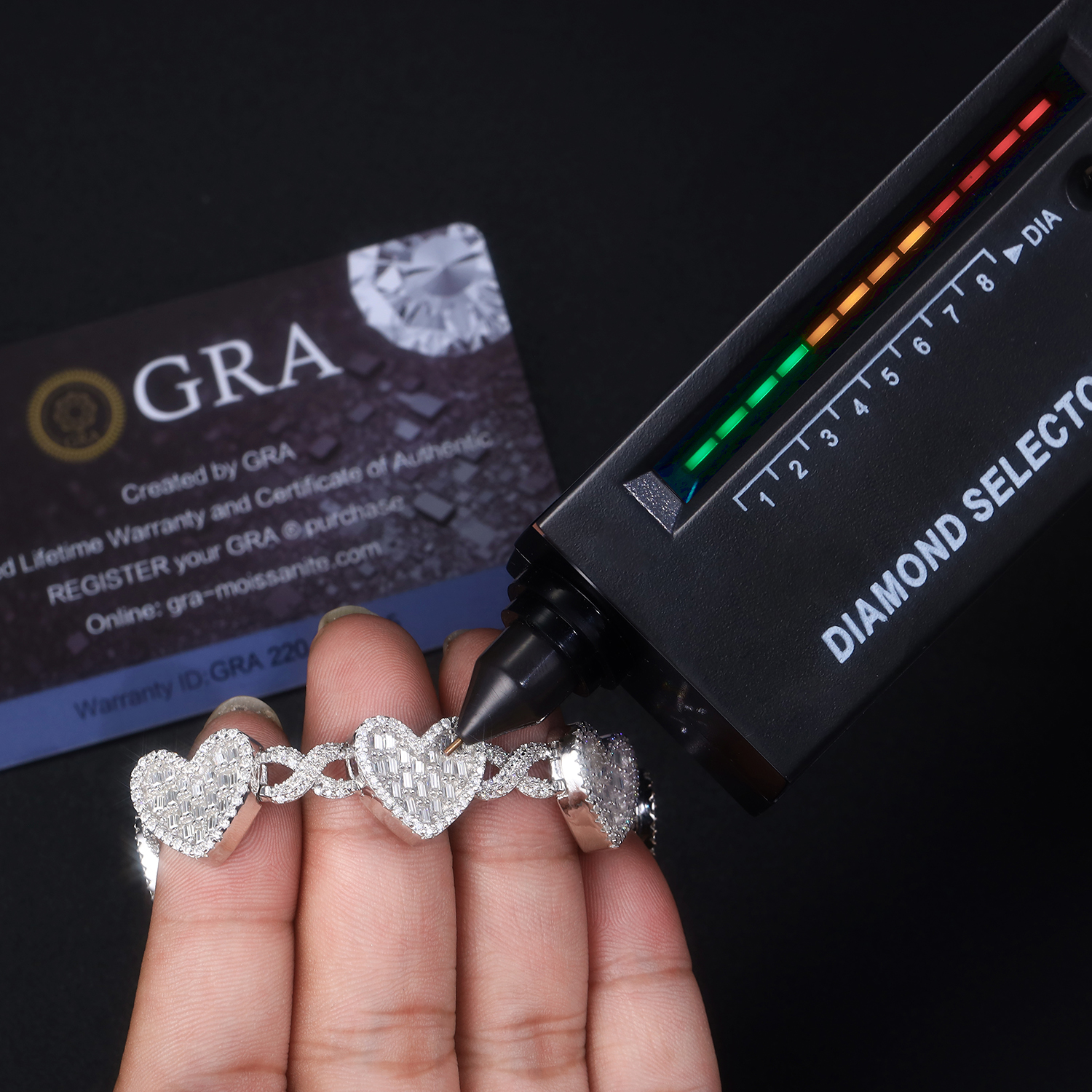 A Luxurious And Fashionable Minimalist Jewelry Bracelet Featuring Top-quality Moissanite