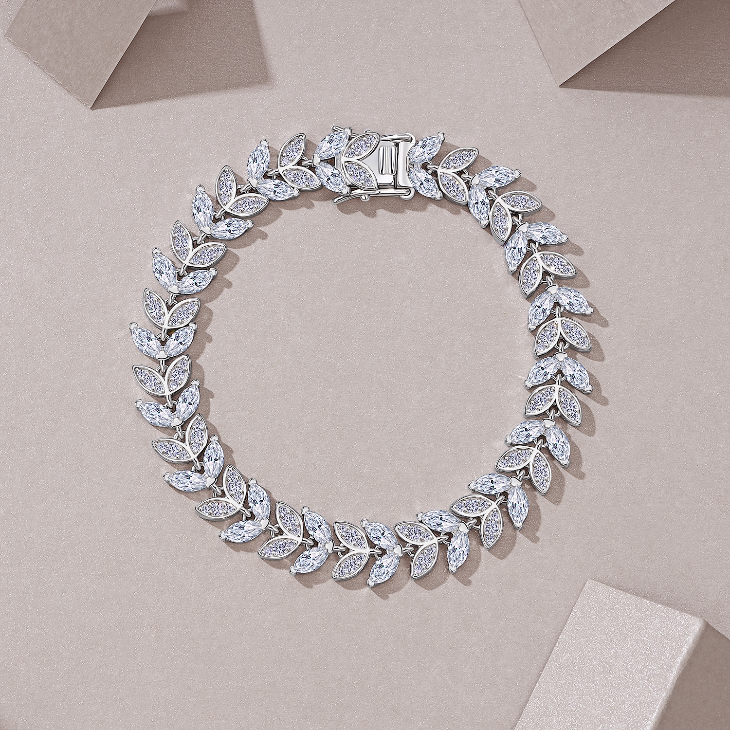 A Luxurious And Fashionable Minimalist Jewelry Bracelet Featuring Top-quality Moissanite