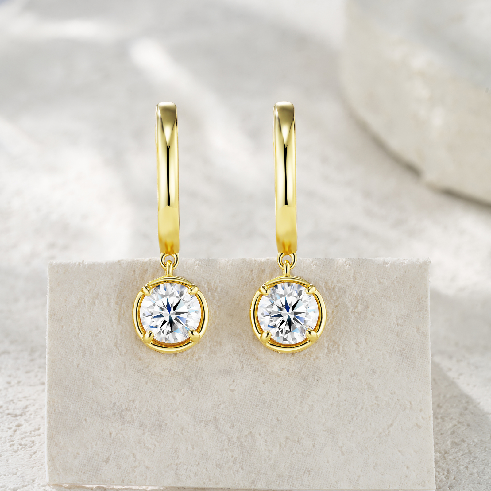 A Luxurious And Fashionable Minimalist Jewelry Earring Set Featuring Top-quality
