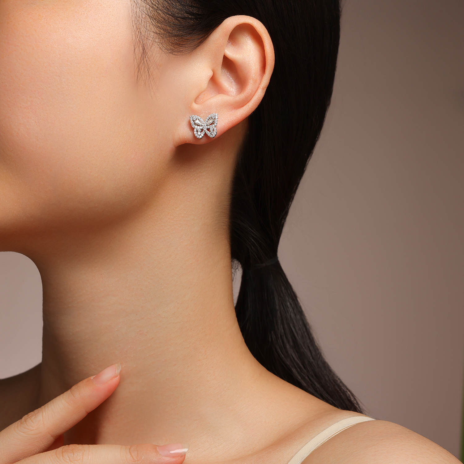 A Luxurious And Fashionable Minimalist Jewelry Earring Set Featuring Top-quality