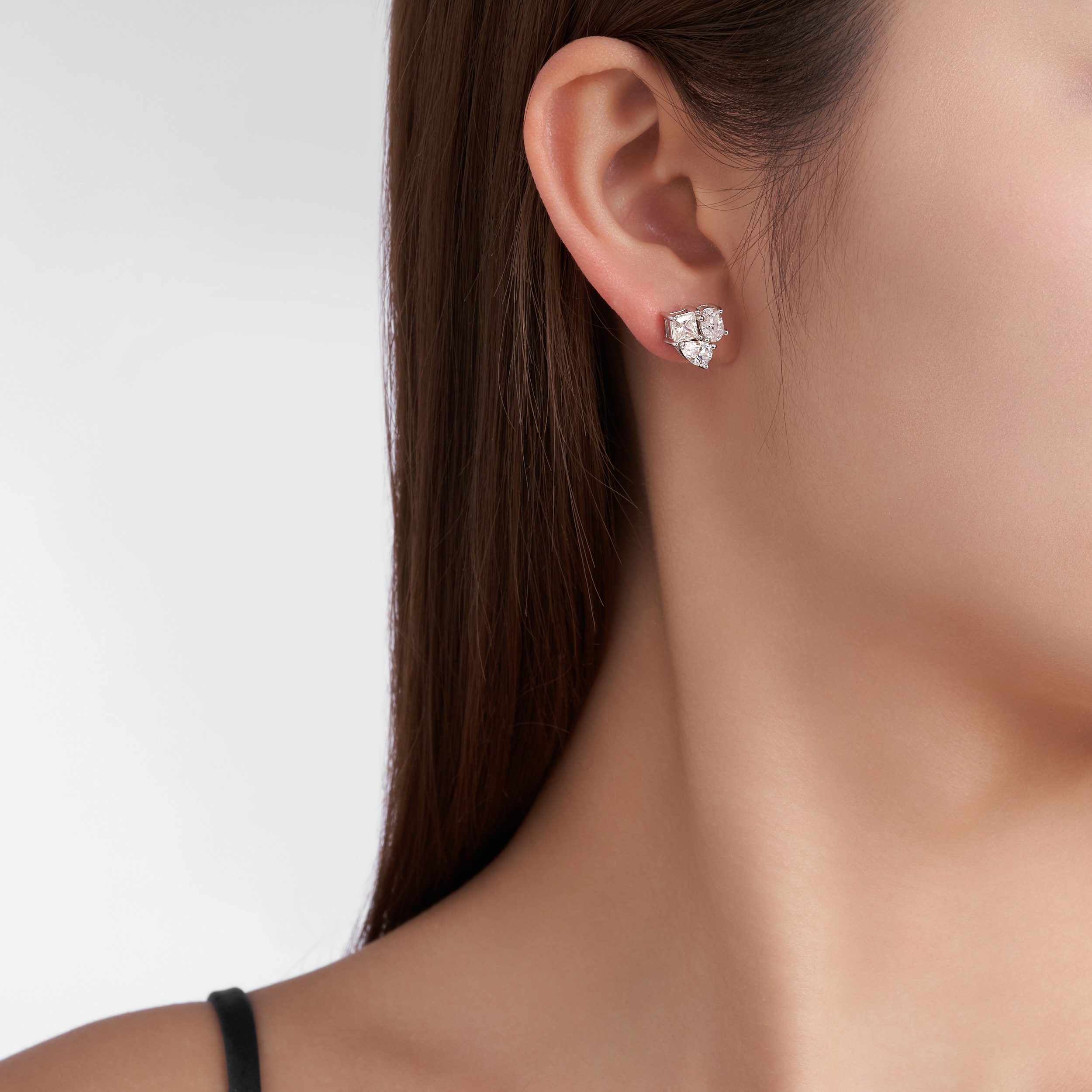 A Luxurious And Fashionable Minimalist Jewelry Earring Set Featuring Top-quality