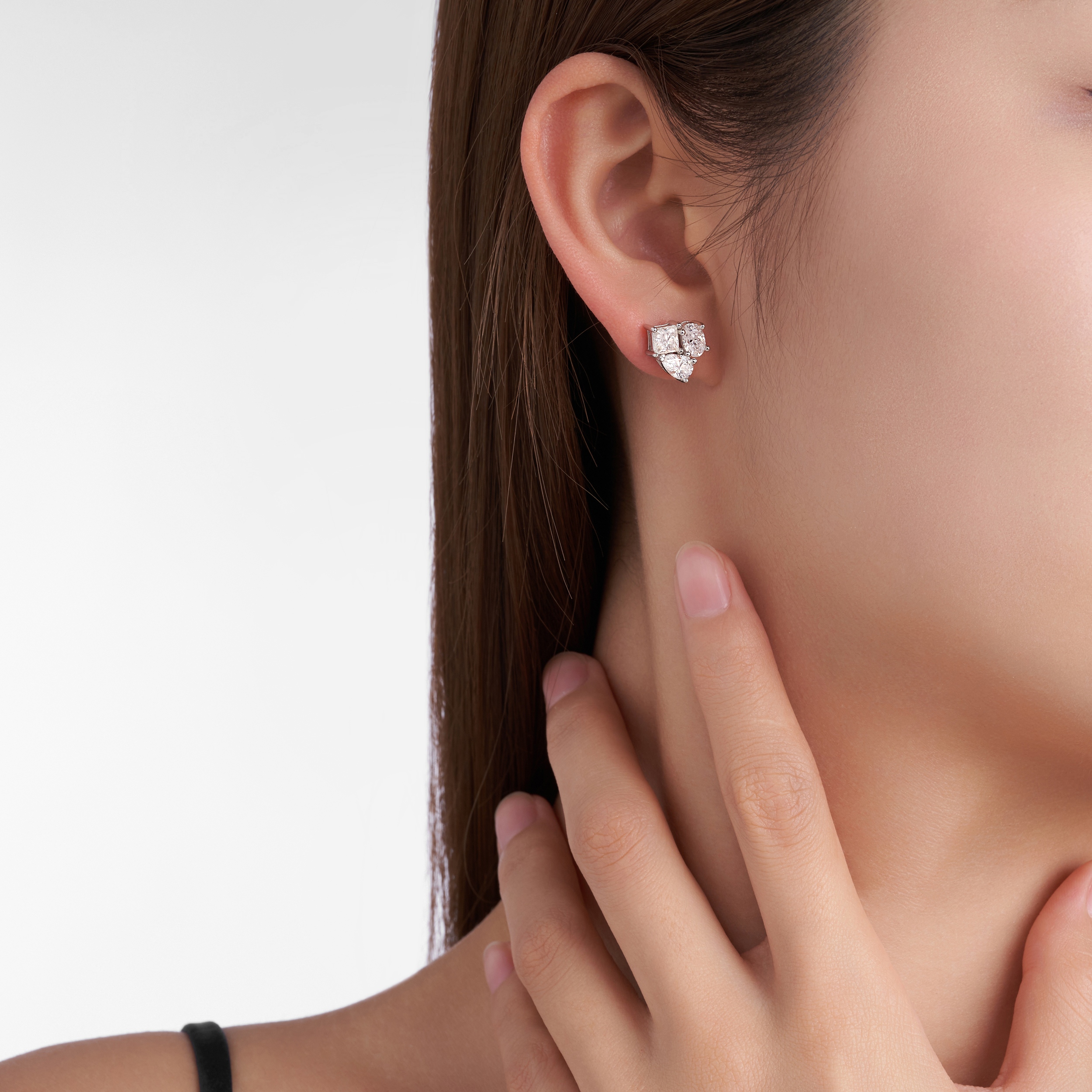 A Luxurious And Fashionable Minimalist Jewelry Earring Set Featuring Top-quality