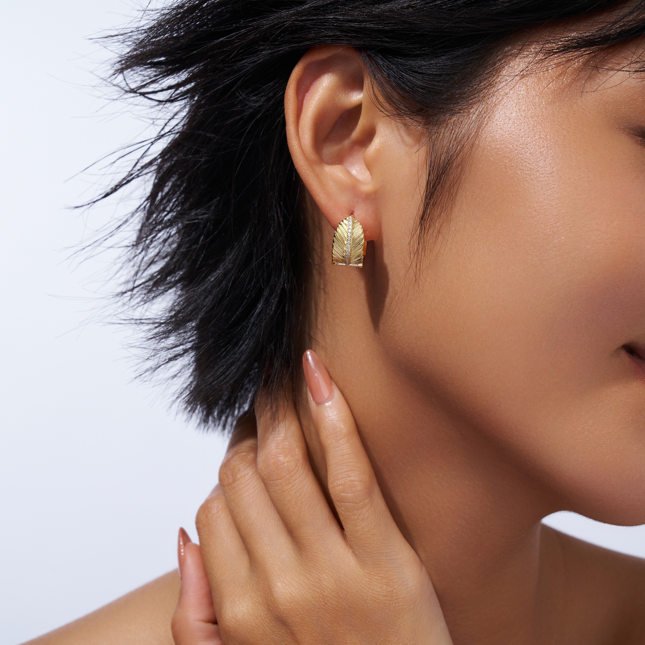 A Luxurious And Fashionable Minimalist Jewelry Earring Set Featuring Top-quality