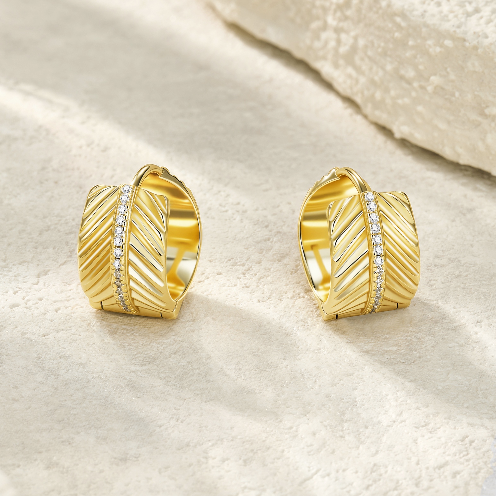 A Luxurious And Fashionable Minimalist Jewelry Earring Set Featuring Top-quality