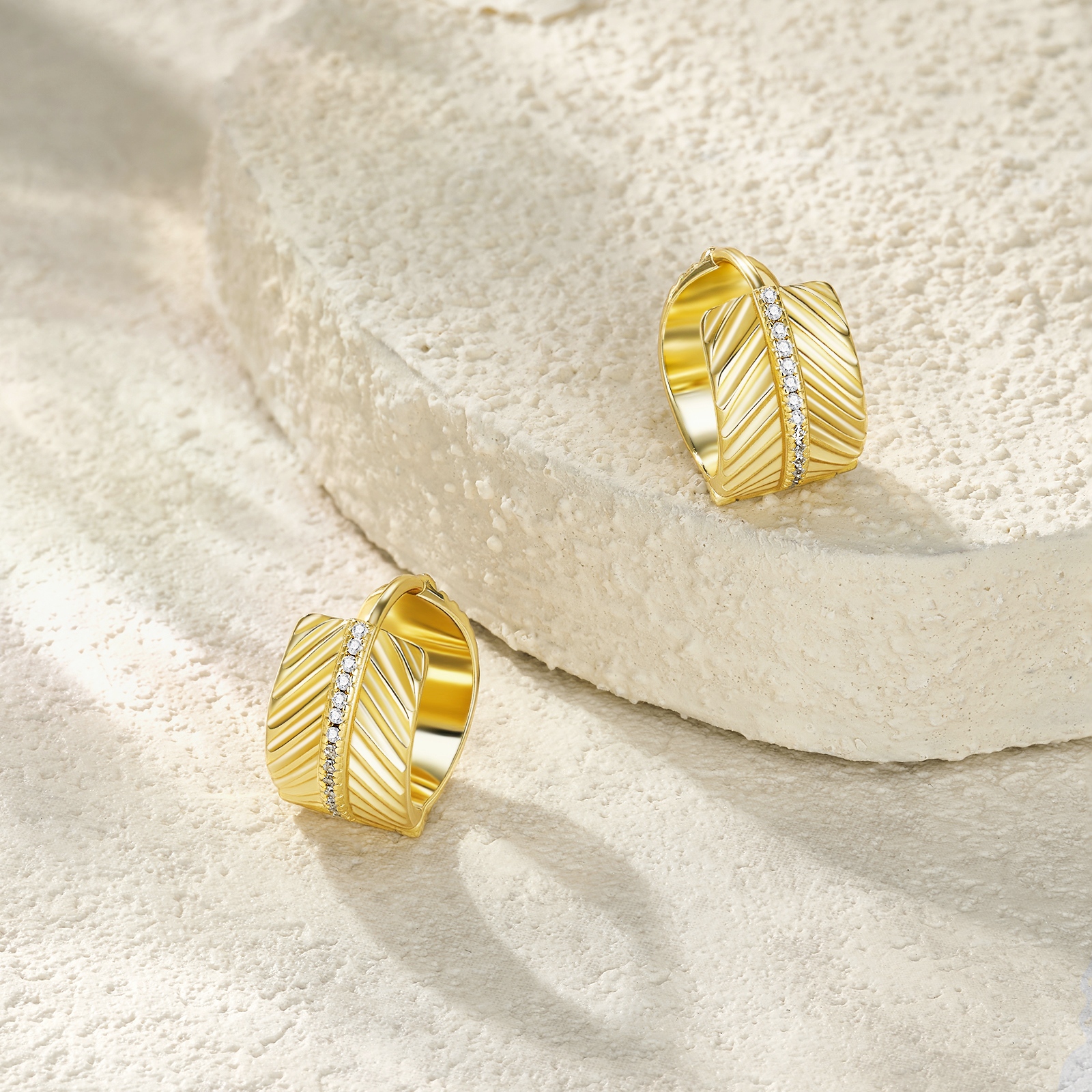 A Luxurious And Fashionable Minimalist Jewelry Earring Set Featuring Top-quality