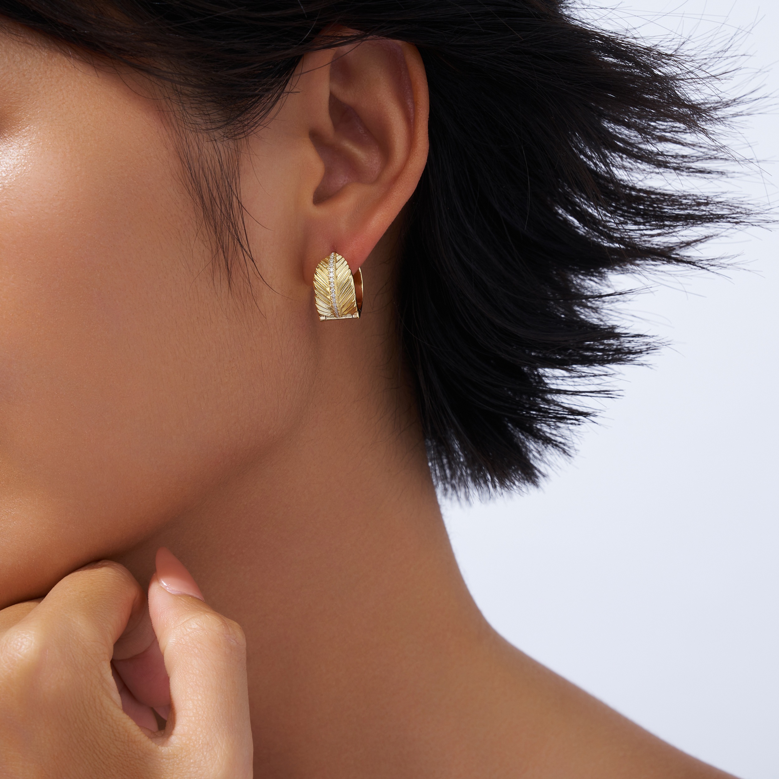 A Luxurious And Fashionable Minimalist Jewelry Earring Set Featuring Top-quality