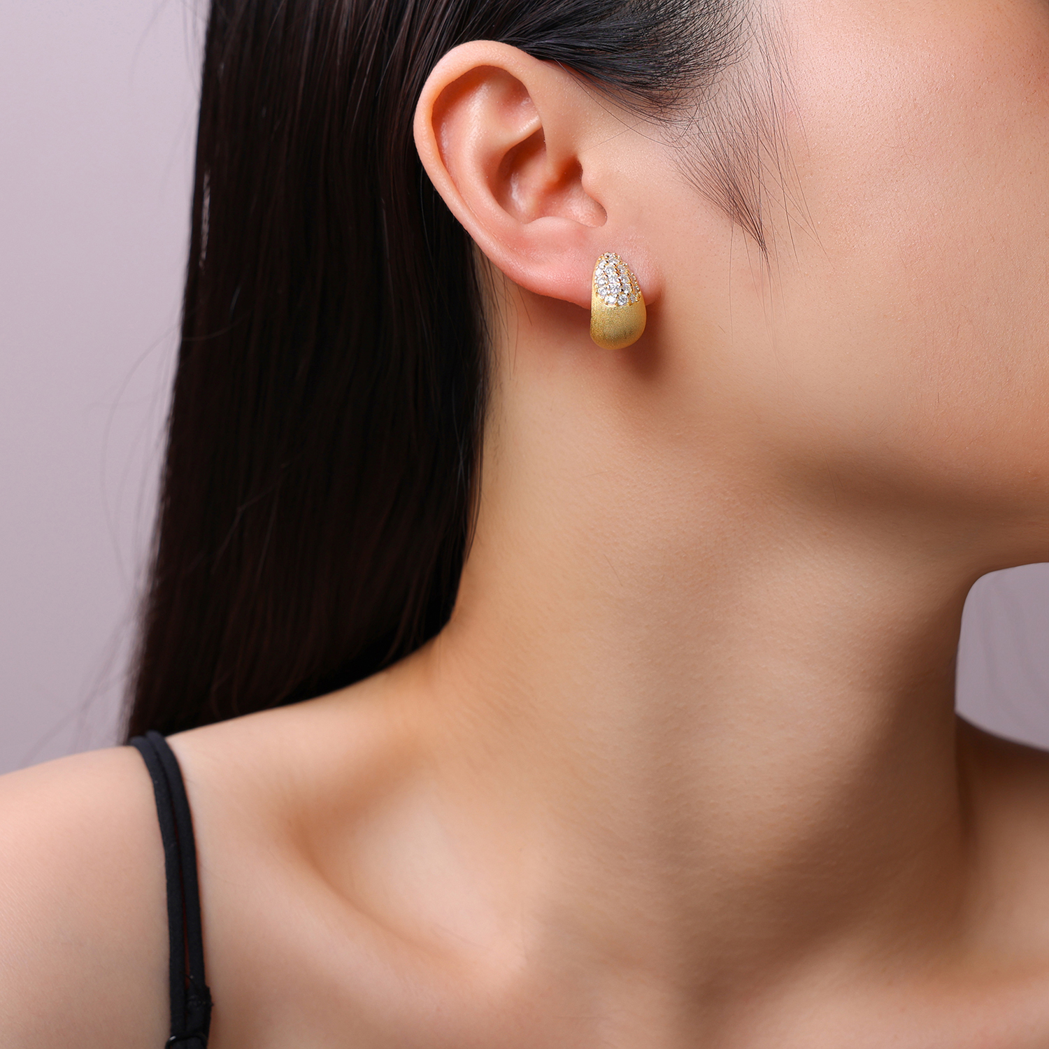 A Luxurious And Fashionable Minimalist Jewelry Earring Set Featuring Top-quality
