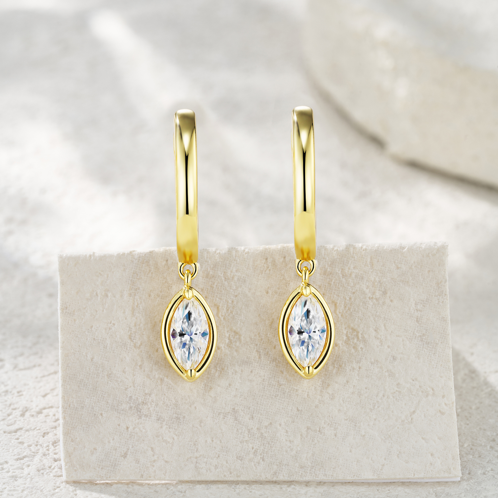 A Luxurious And Fashionable Minimalist Jewelry Earring Set Featuring Top-quality