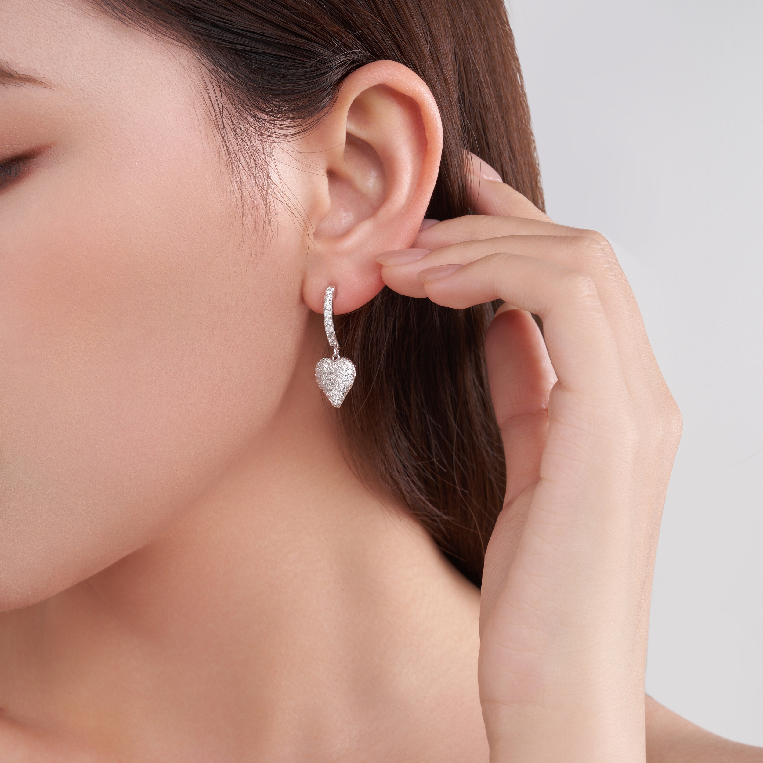 A Luxurious And Fashionable Minimalist Jewelry Earring Set Featuring Top-quality