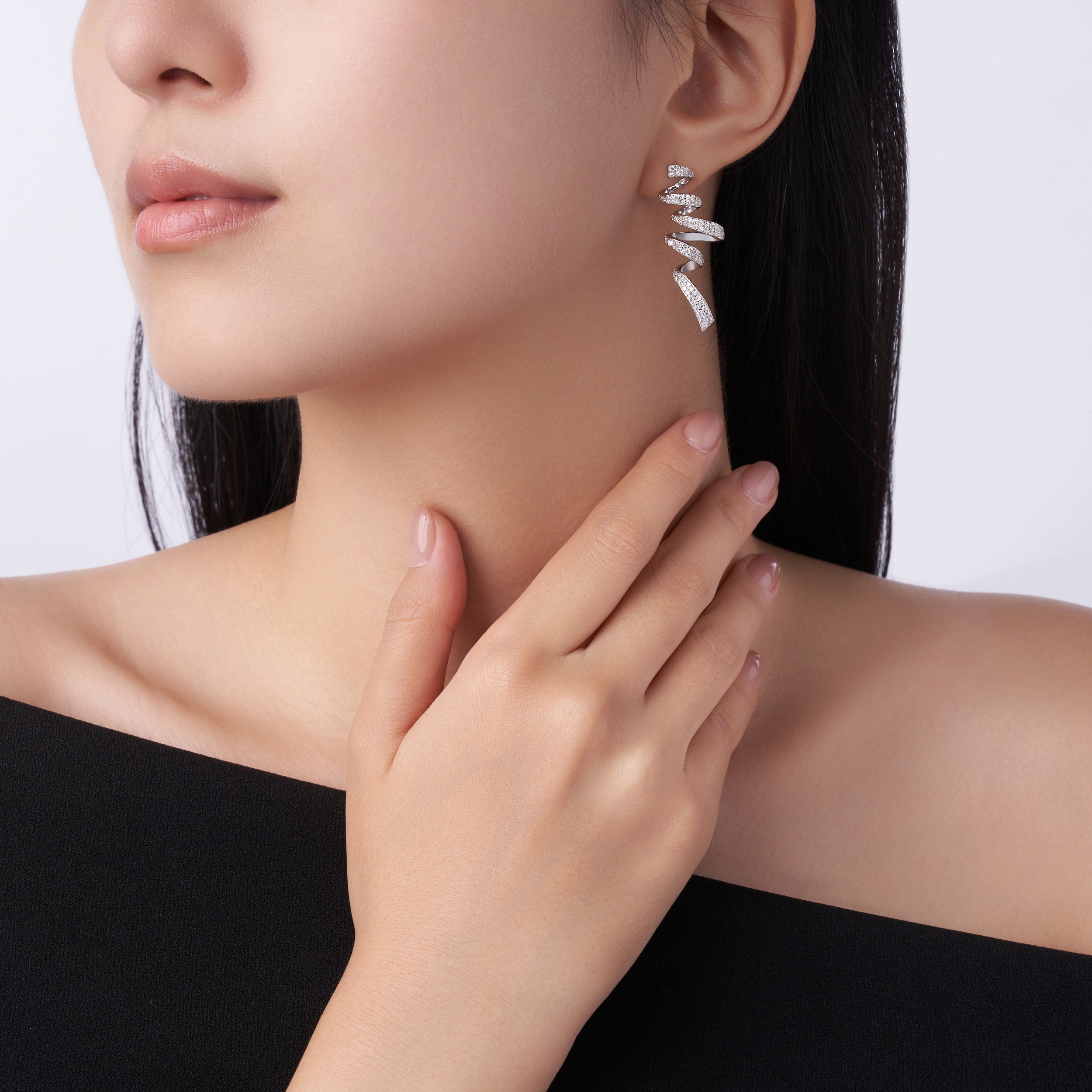 A Luxurious And Fashionable Minimalist Jewelry Earring Set Featuring Top-quality