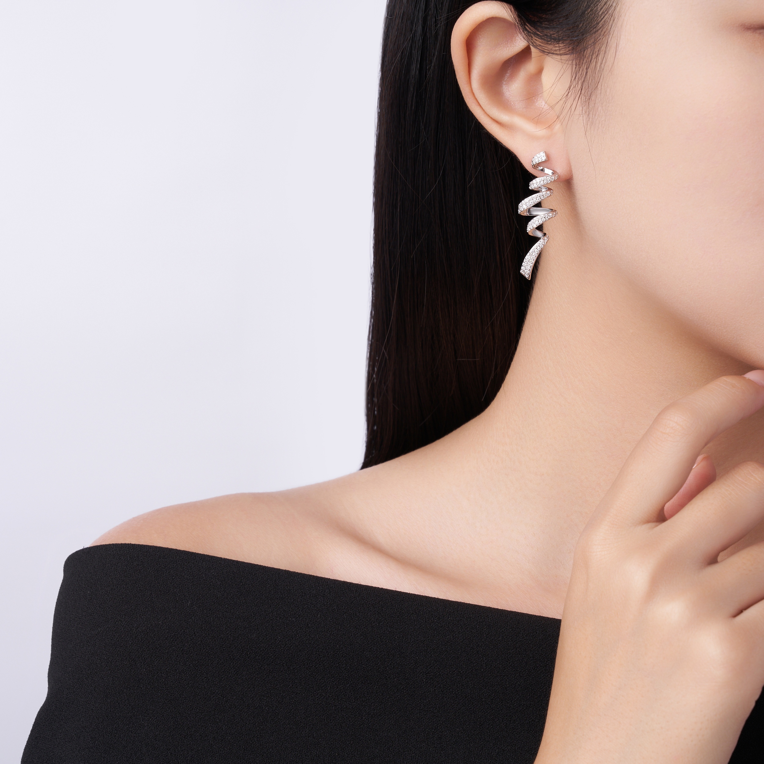 A Luxurious And Fashionable Minimalist Jewelry Earring Set Featuring Top-quality