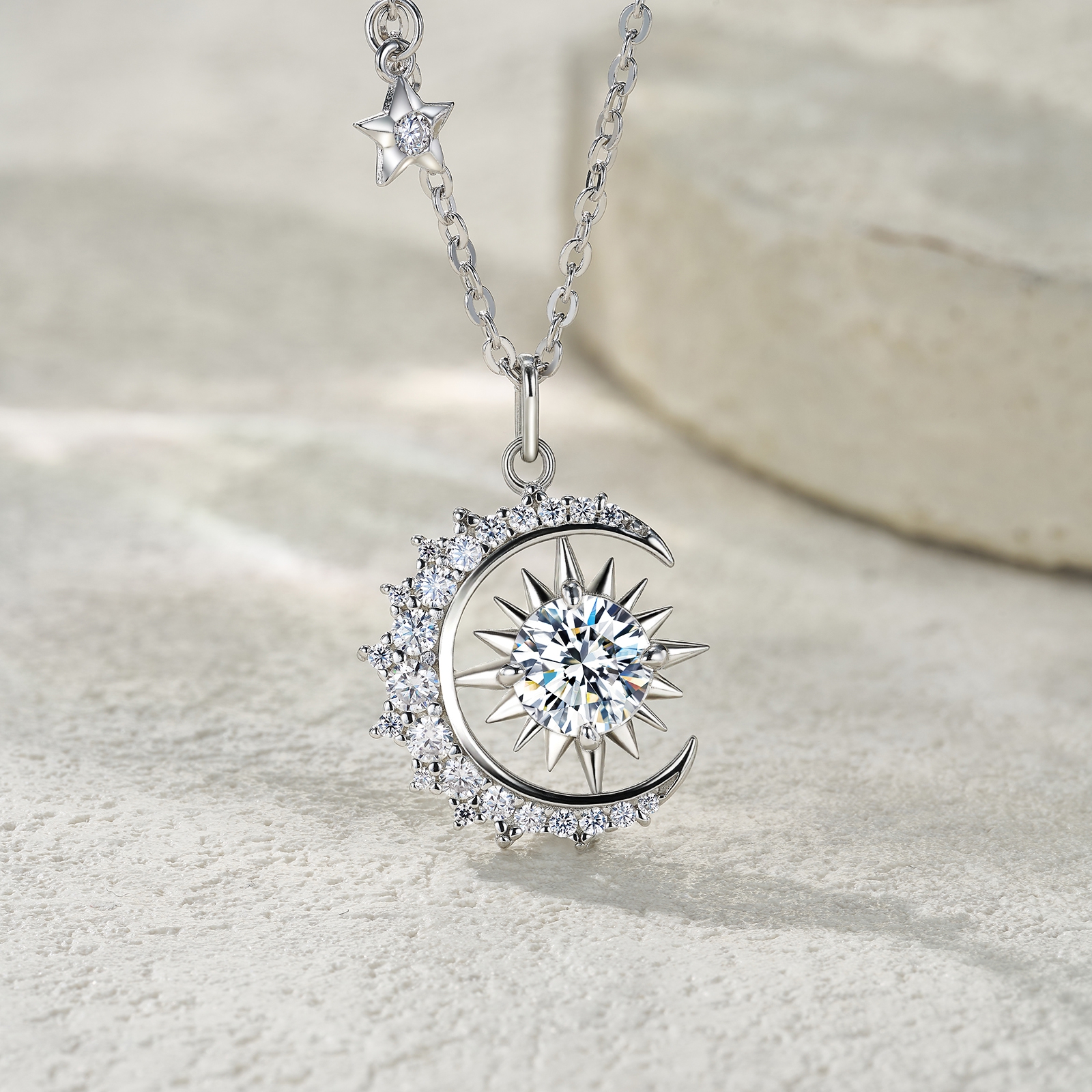 A Luxurious And Fashionable Minimalist Jewelry Pendant Necklace Featuring Top-quality