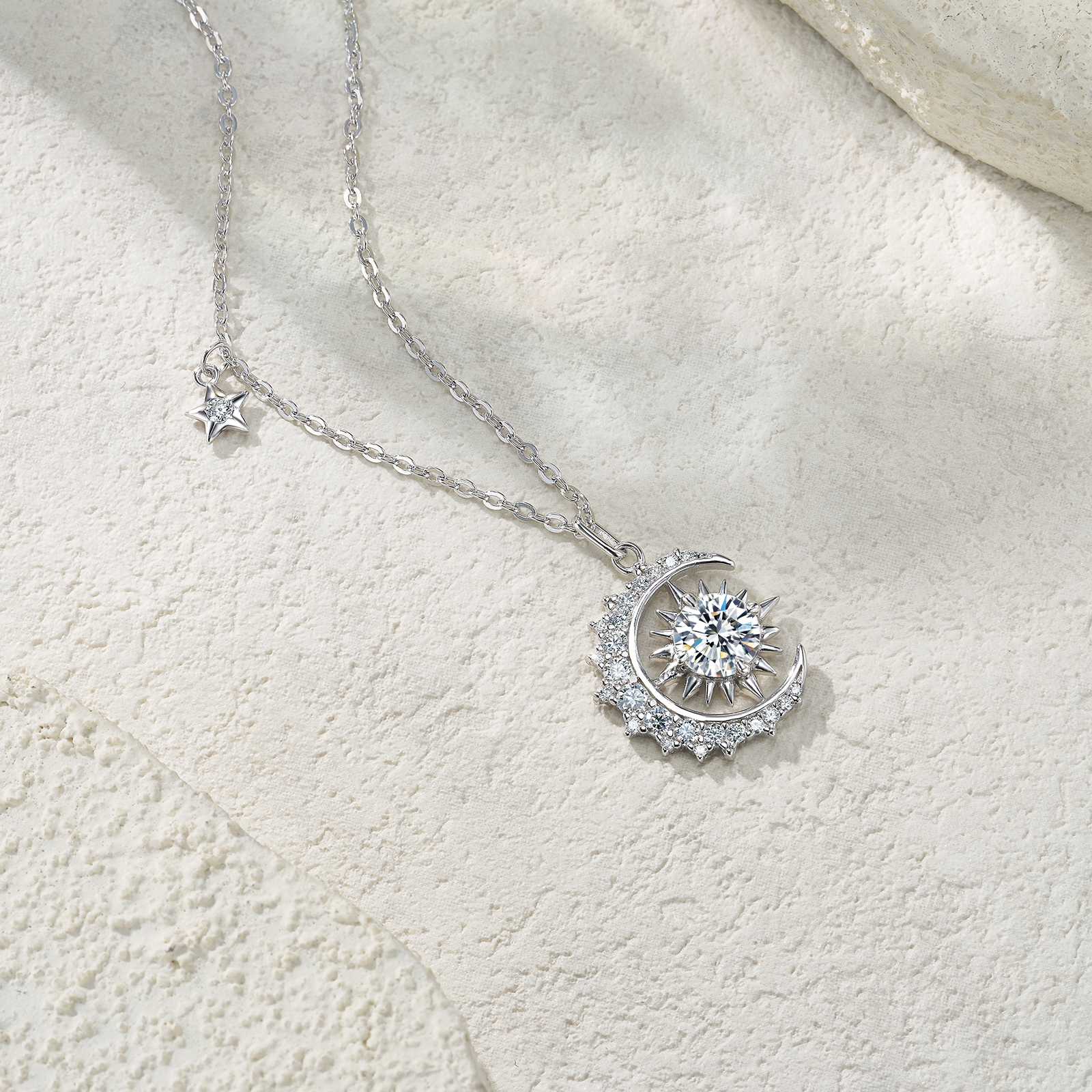 A Luxurious And Fashionable Minimalist Jewelry Pendant Necklace Featuring Top-quality