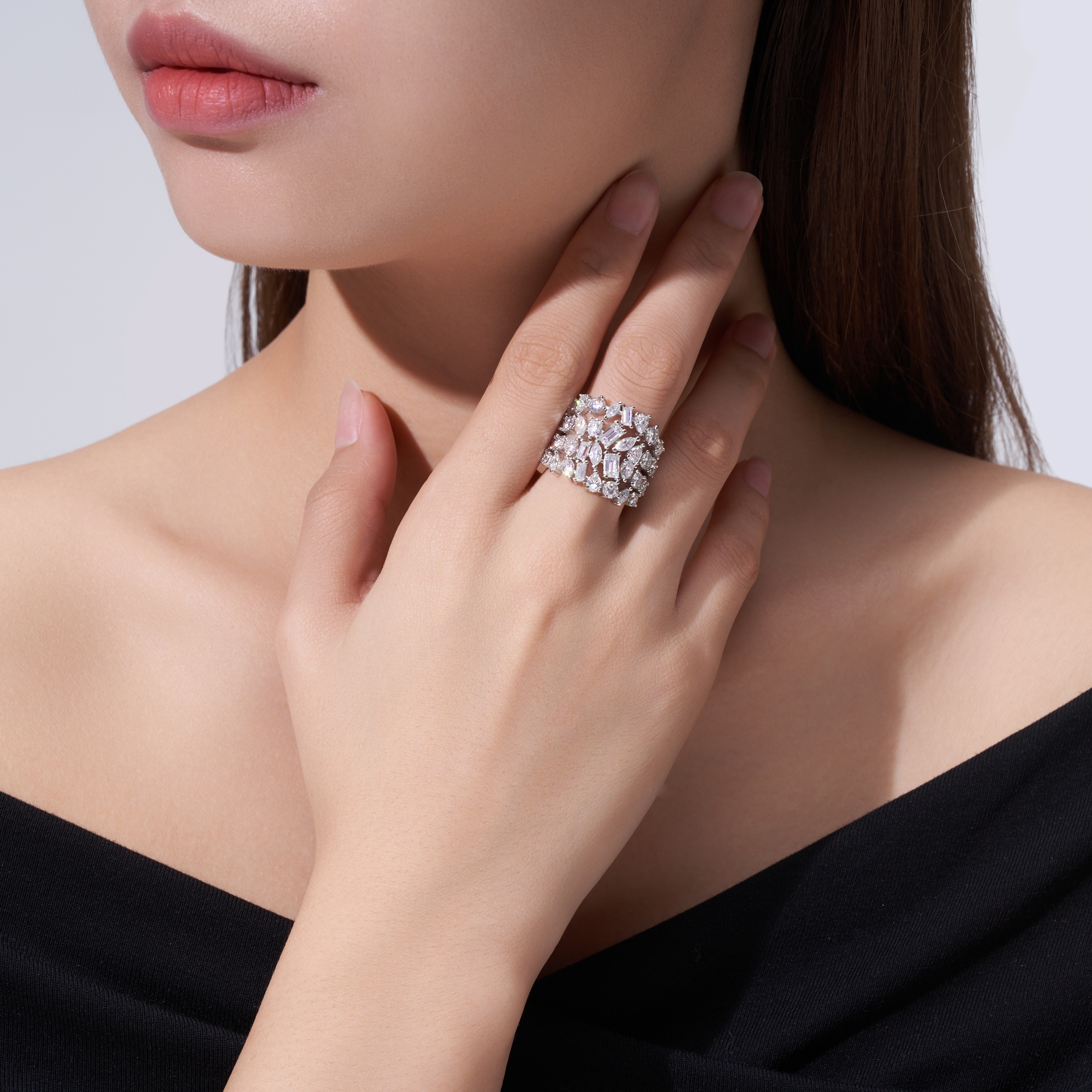 A Luxurious And Fashionable Minimalist Jewelry Ring Featuring Top-quality Moissanite, Made