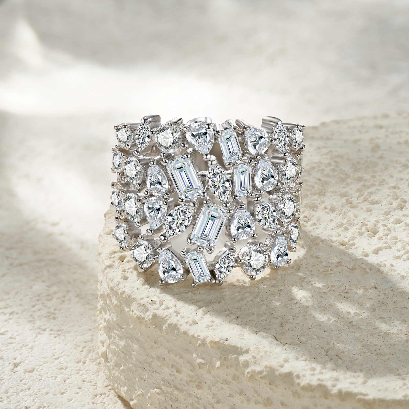 A Luxurious And Fashionable Minimalist Jewelry Ring Featuring Top-quality Moissanite, Made