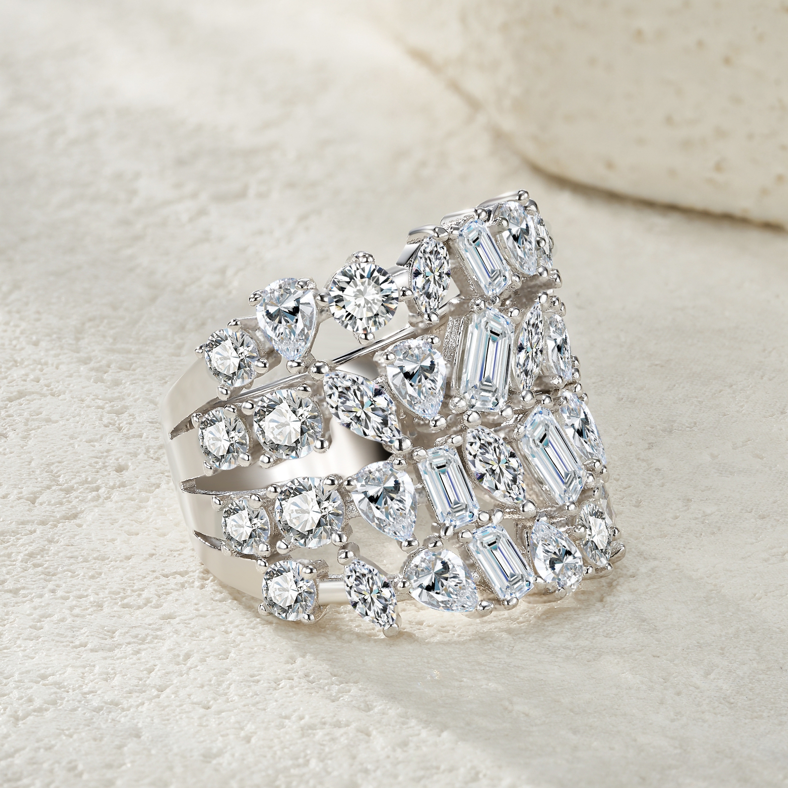 A Luxurious And Fashionable Minimalist Jewelry Ring Featuring Top-quality Moissanite, Made