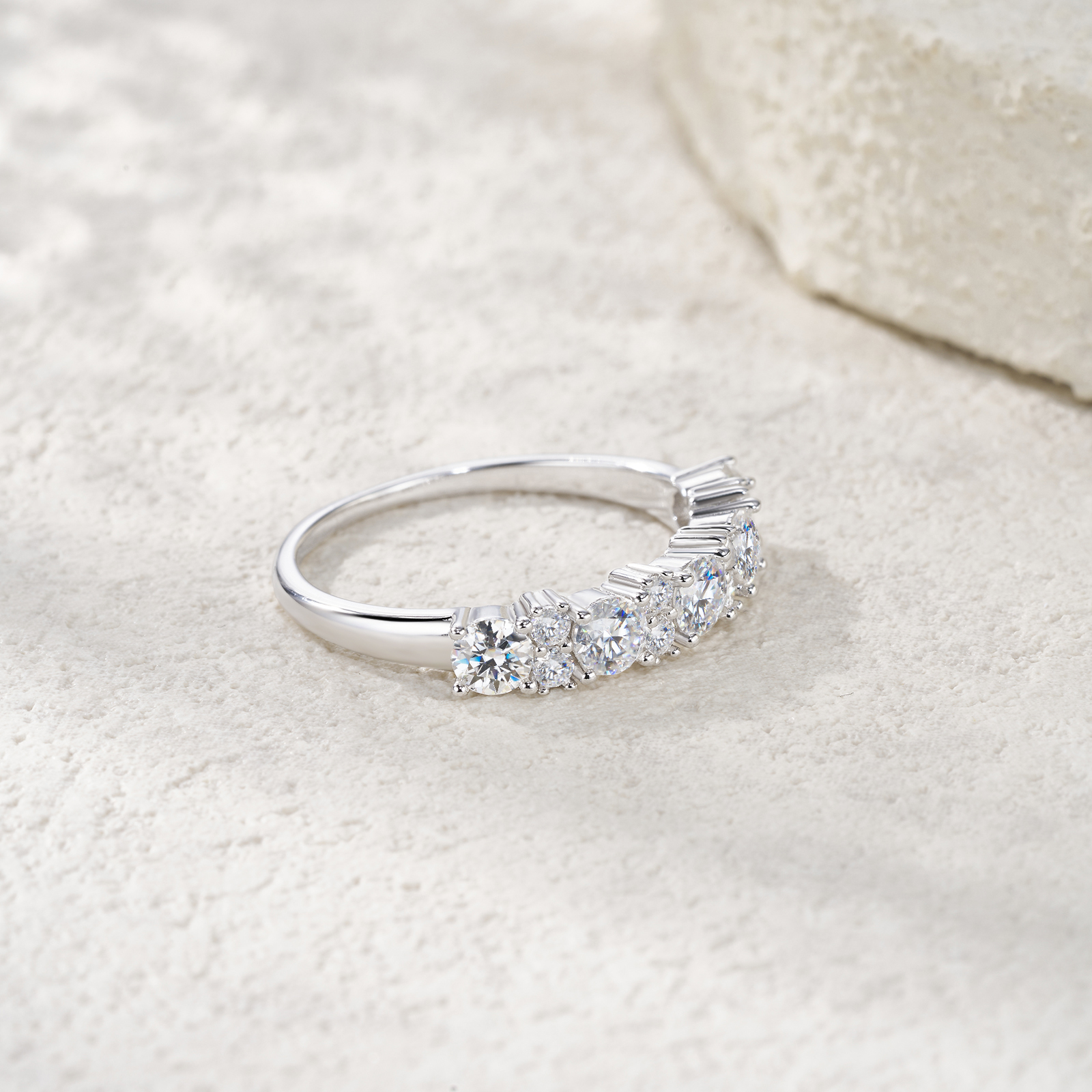 A Luxurious And Fashionable Minimalist Jewelry Ring Featuring Top-quality Moissanite, Made