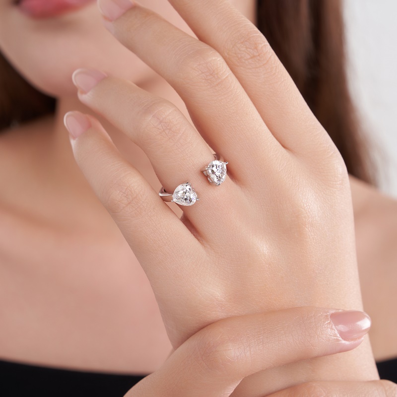 A Luxurious And Fashionable Minimalist Jewelry Ring Featuring Top-quality Moissanite, Made