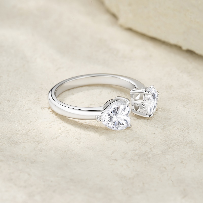 A Luxurious And Fashionable Minimalist Jewelry Ring Featuring Top-quality Moissanite, Made