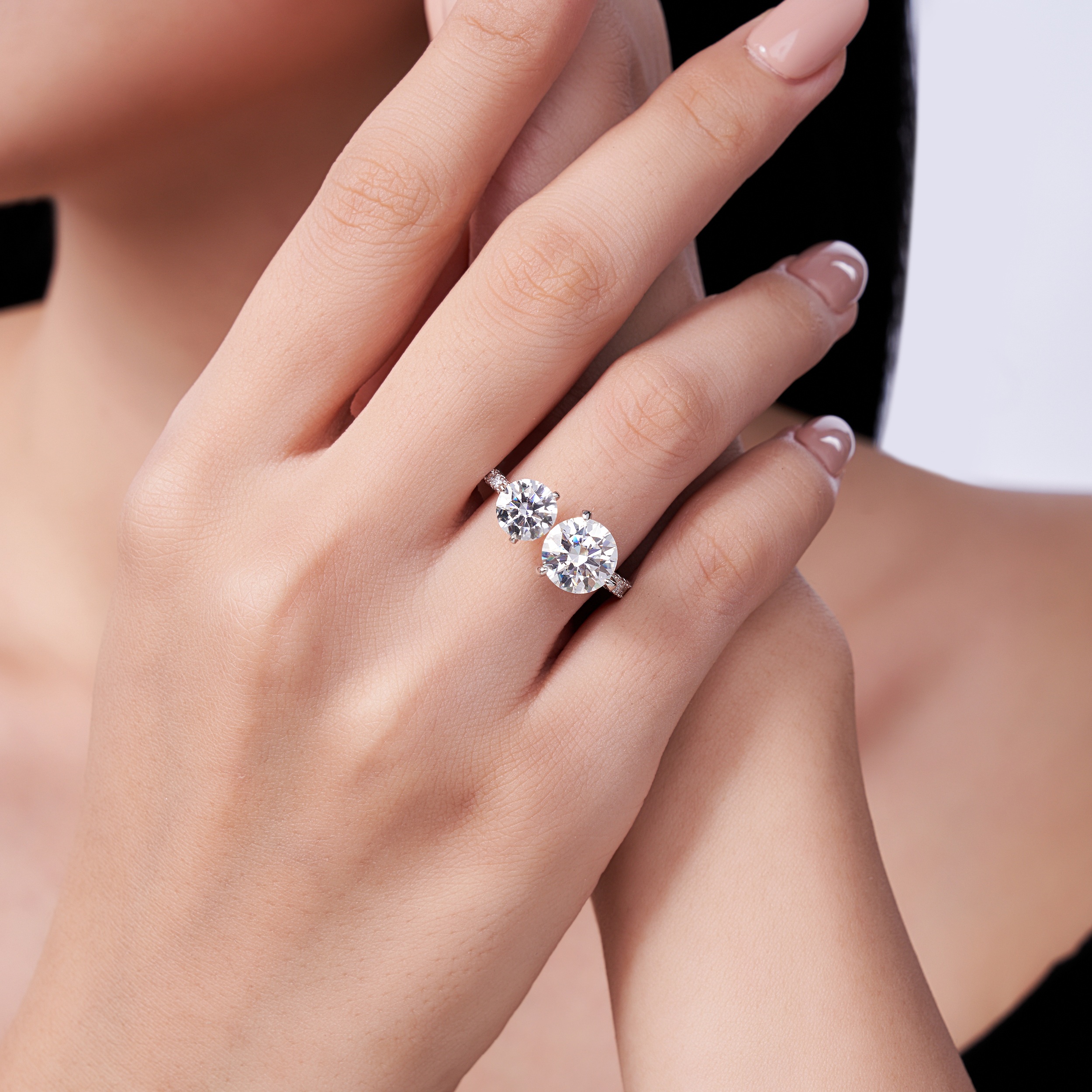 A Luxurious And Fashionable Minimalist Jewelry Ring Featuring Top-quality Moissanite, Made