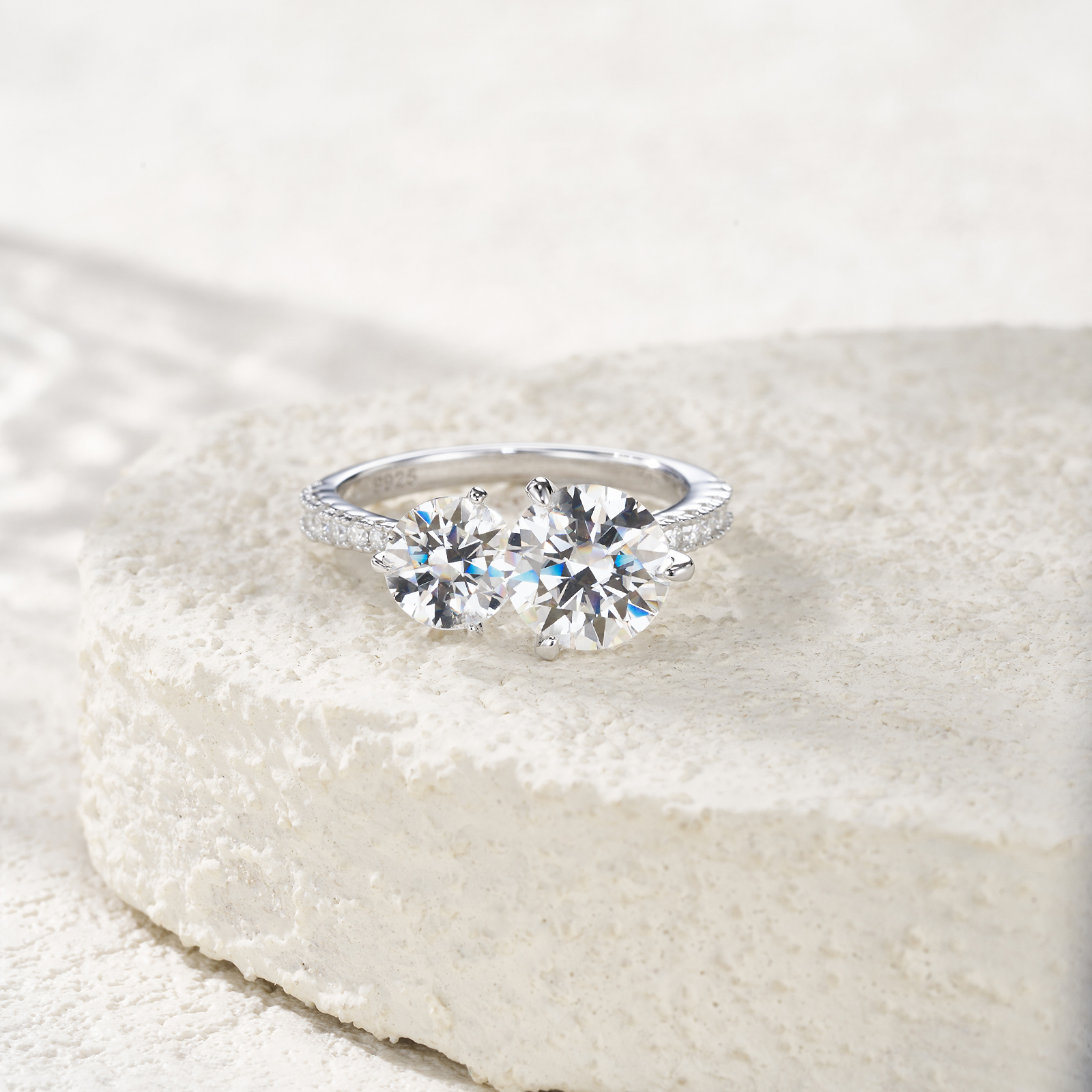 A Luxurious And Fashionable Minimalist Jewelry Ring Featuring Top-quality Moissanite, Made