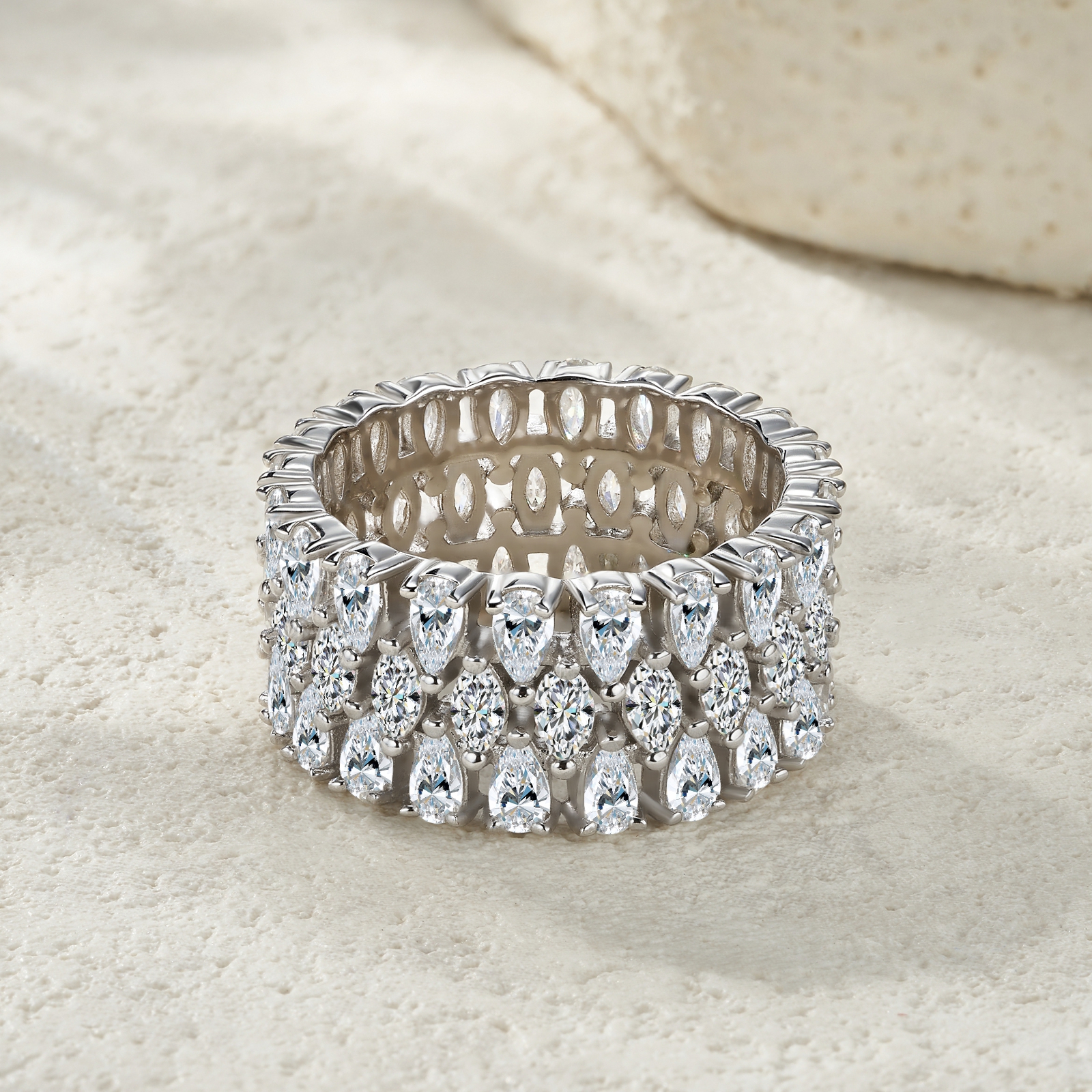 A Luxurious And Fashionable Minimalist Jewelry Ring Featuring Top-quality Moissanite, Made
