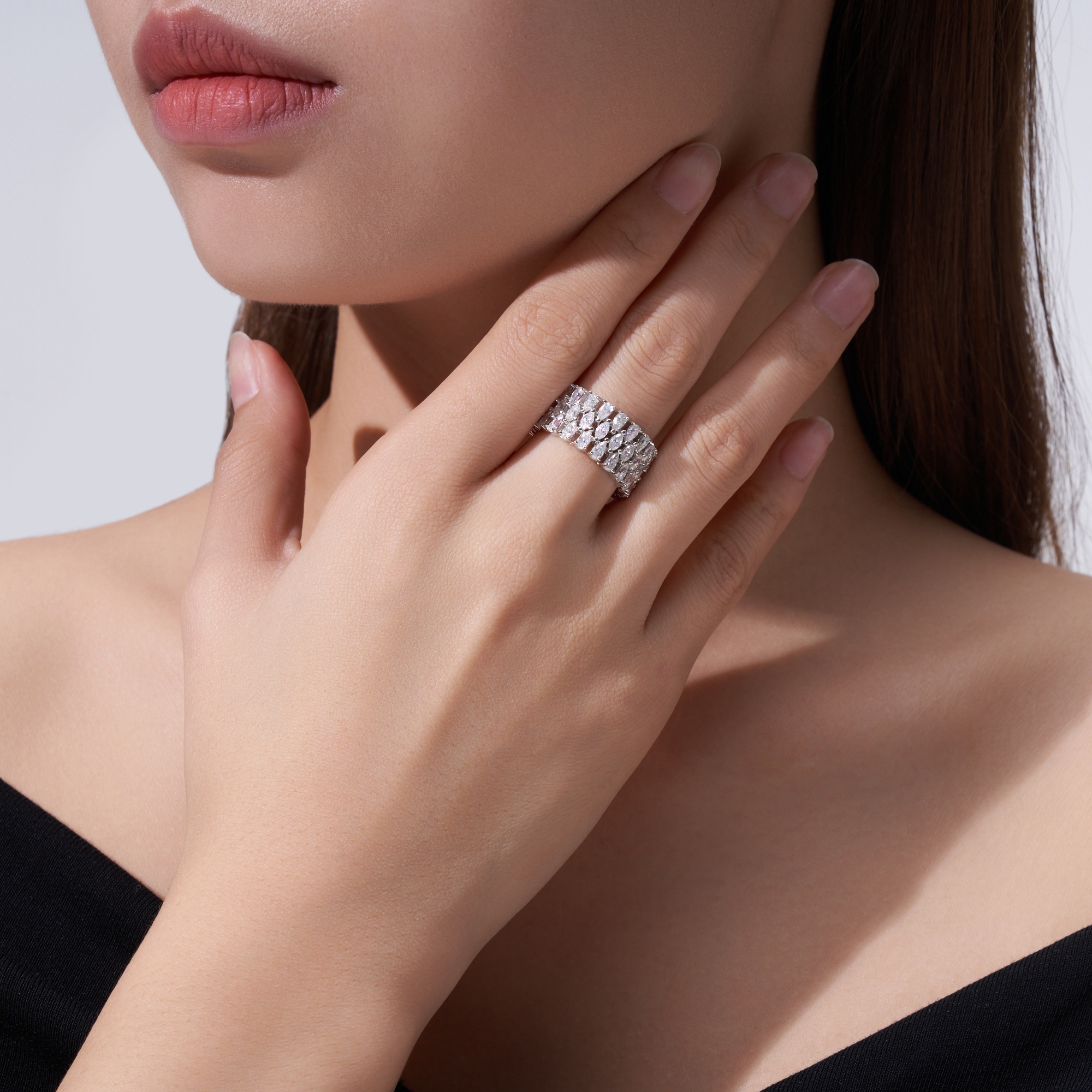 A Luxurious And Fashionable Minimalist Jewelry Ring Featuring Top-quality Moissanite, Made