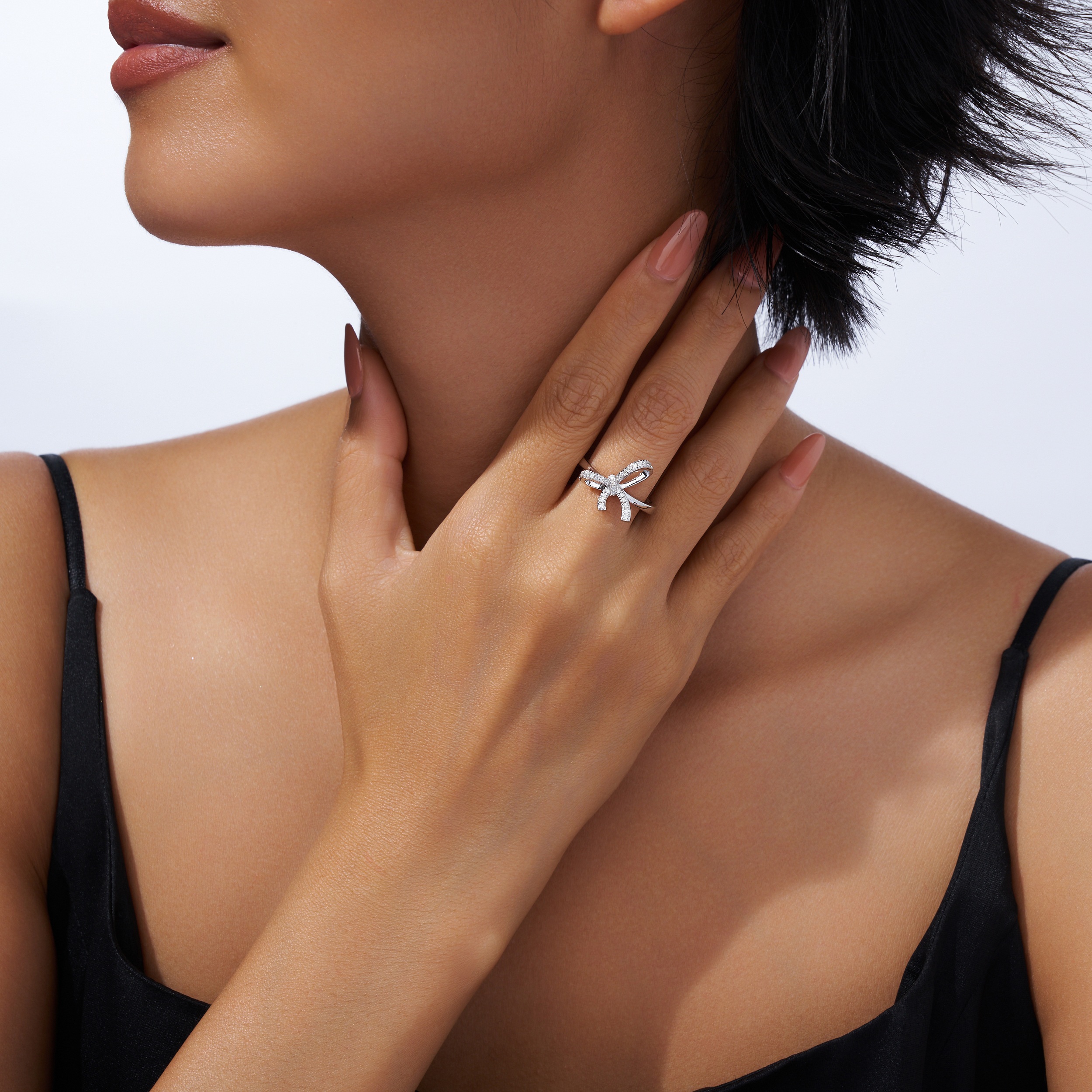 A Luxurious And Fashionable Minimalist Jewelry Ring Featuring Top-quality Moissanite, Made