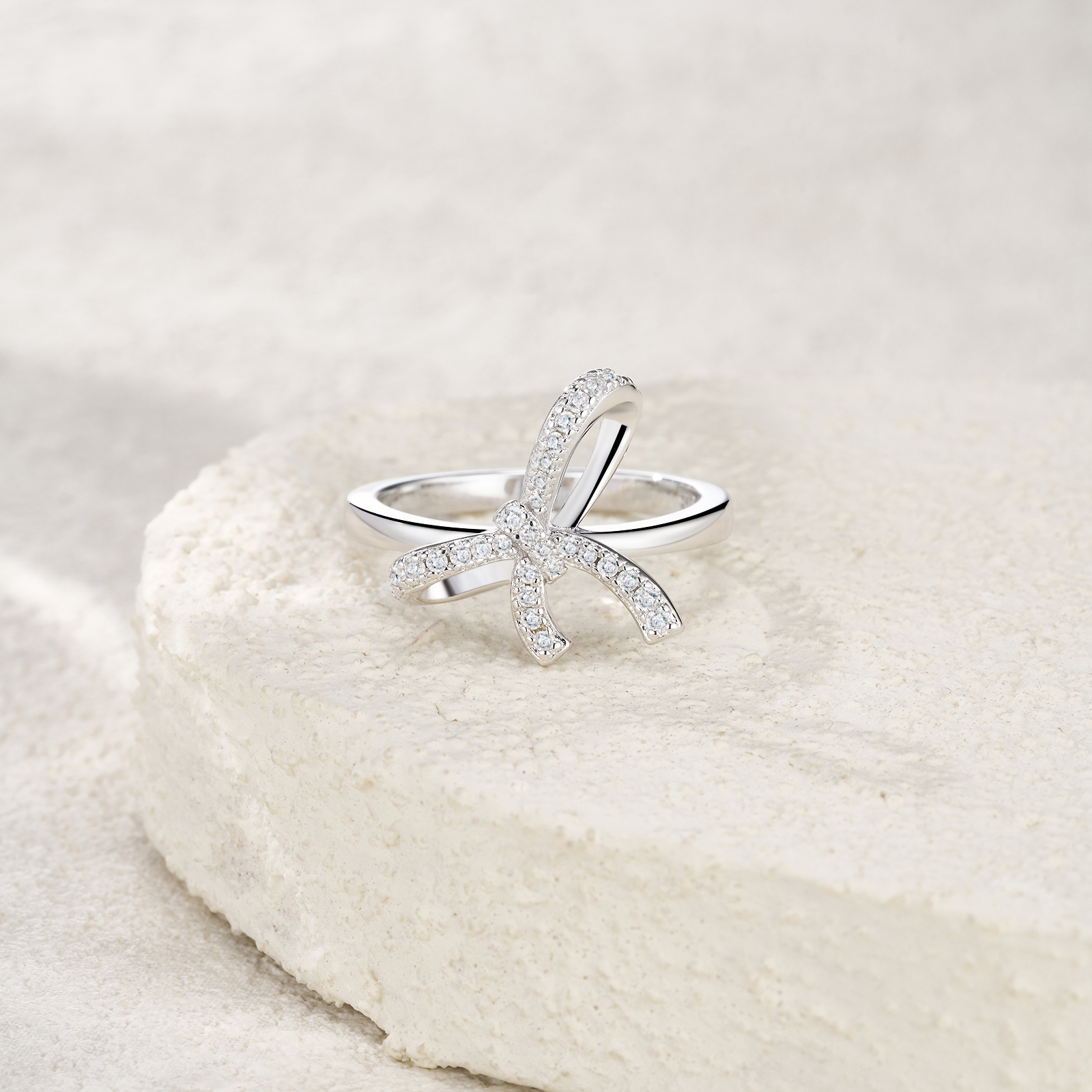 A Luxurious And Fashionable Minimalist Jewelry Ring Featuring Top-quality Moissanite, Made