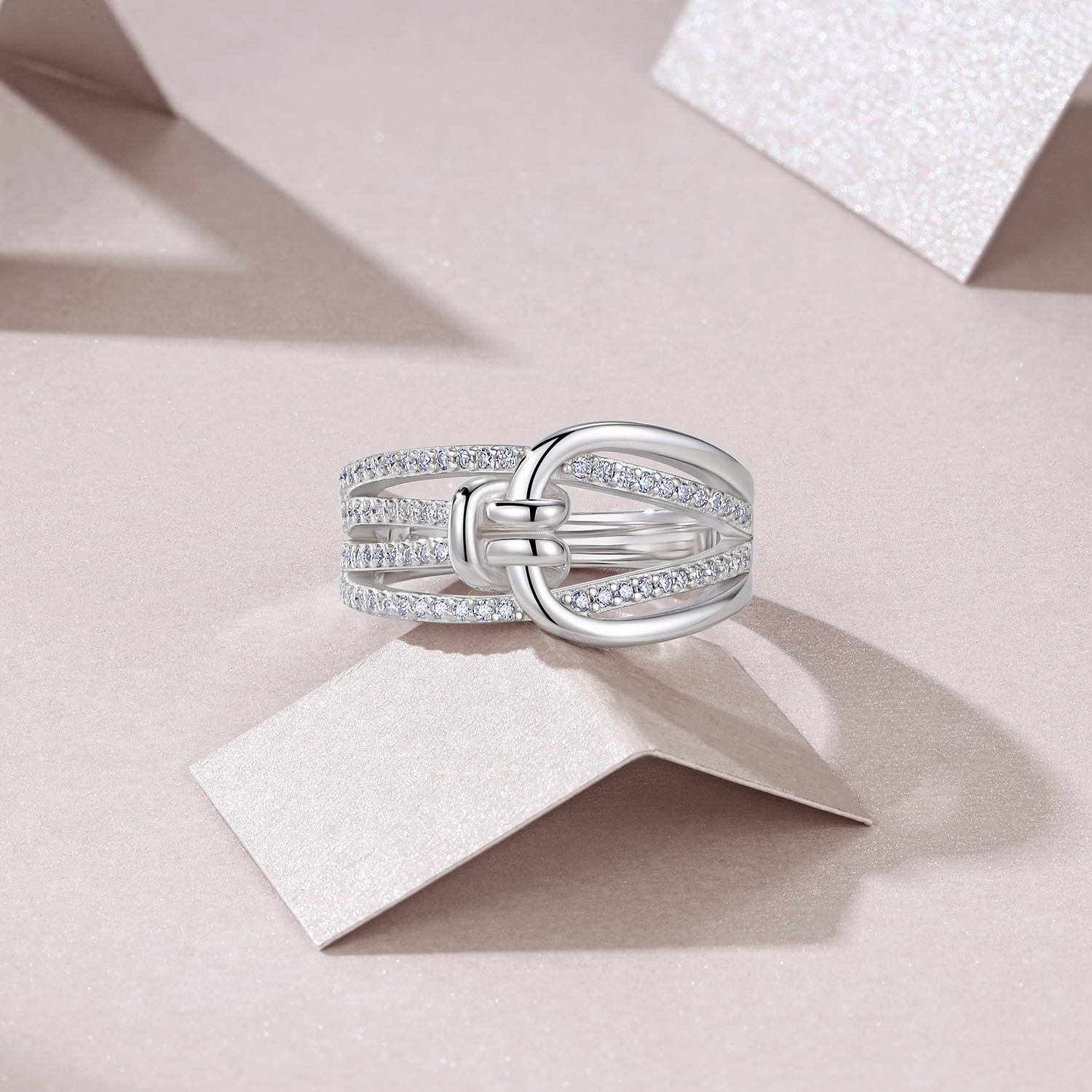A Luxurious And Fashionable Minimalist Jewelry Ring Featuring Top-quality Moissanite, Made