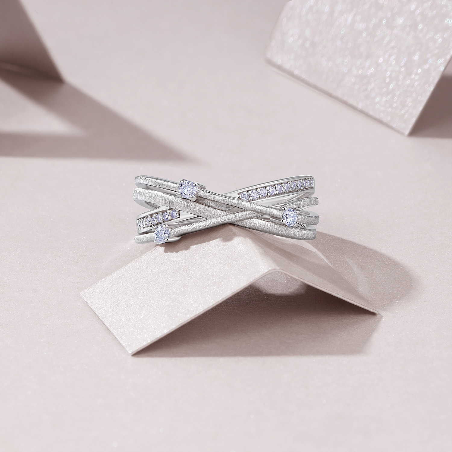 A Luxurious And Fashionable Minimalist Jewelry Ring Featuring Top-quality Moissanite, Made