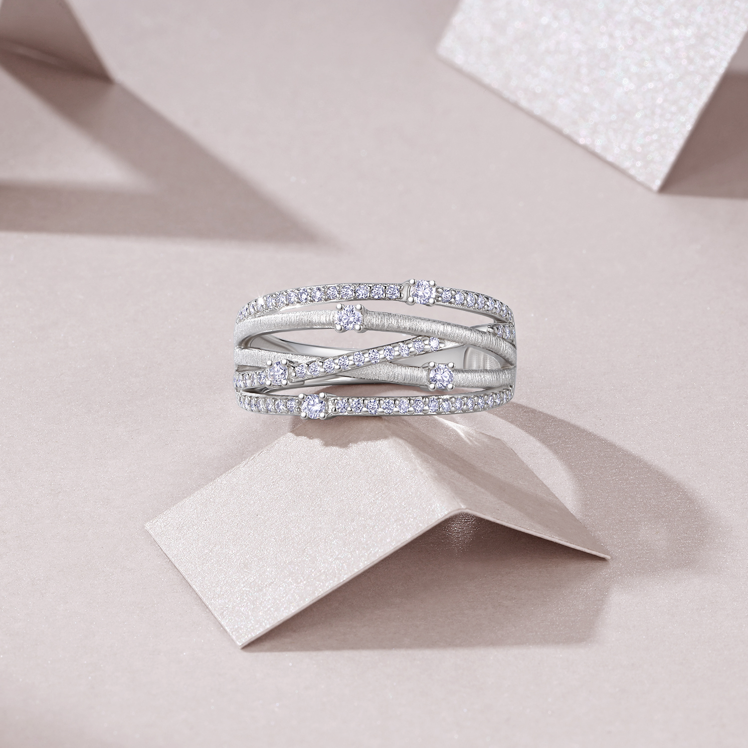 A Luxurious And Fashionable Minimalist Jewelry Ring Featuring Top-quality Moissanite, Made