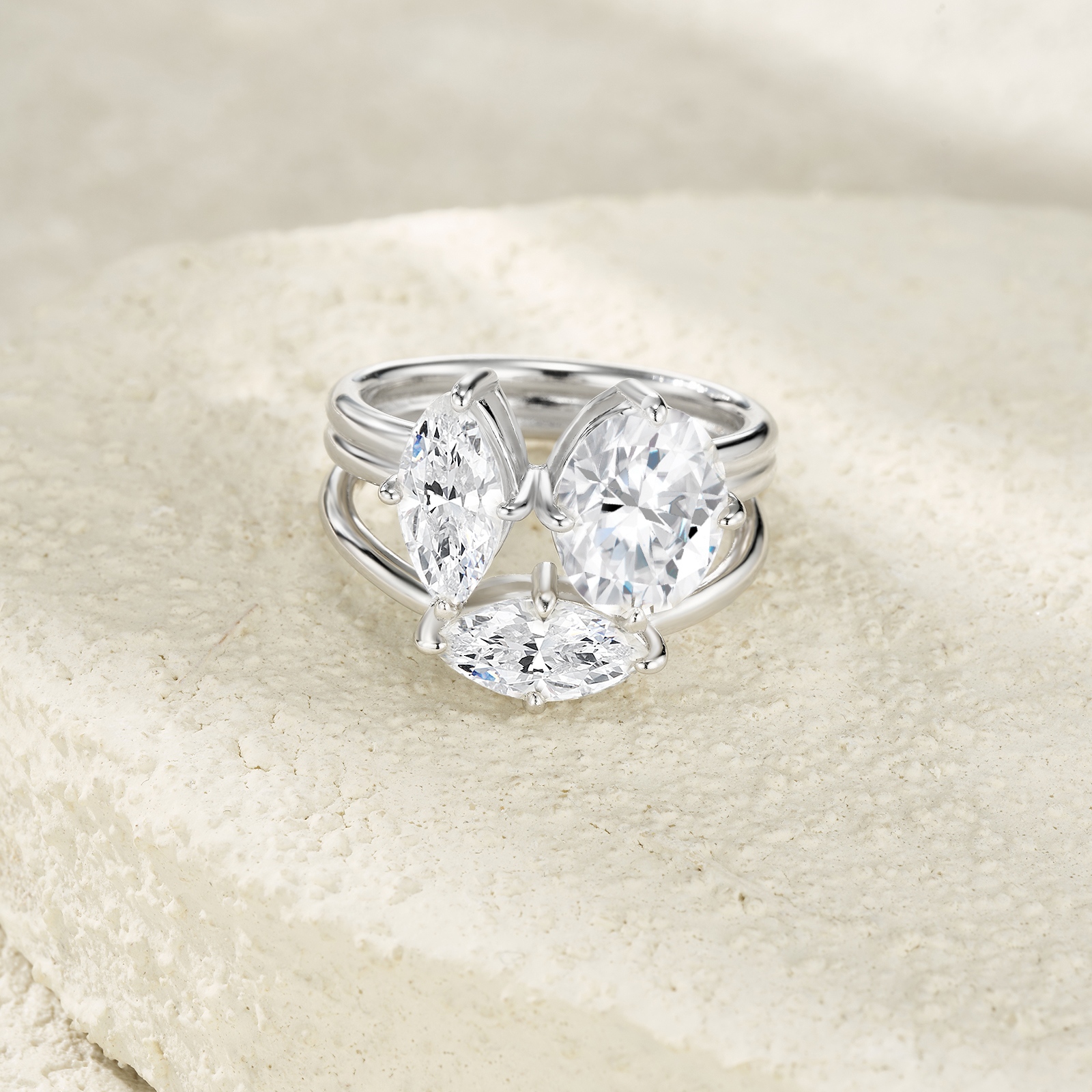 A Luxurious And Fashionable Minimalist Jewelry Ring Featuring Top-quality Moissanite, Made