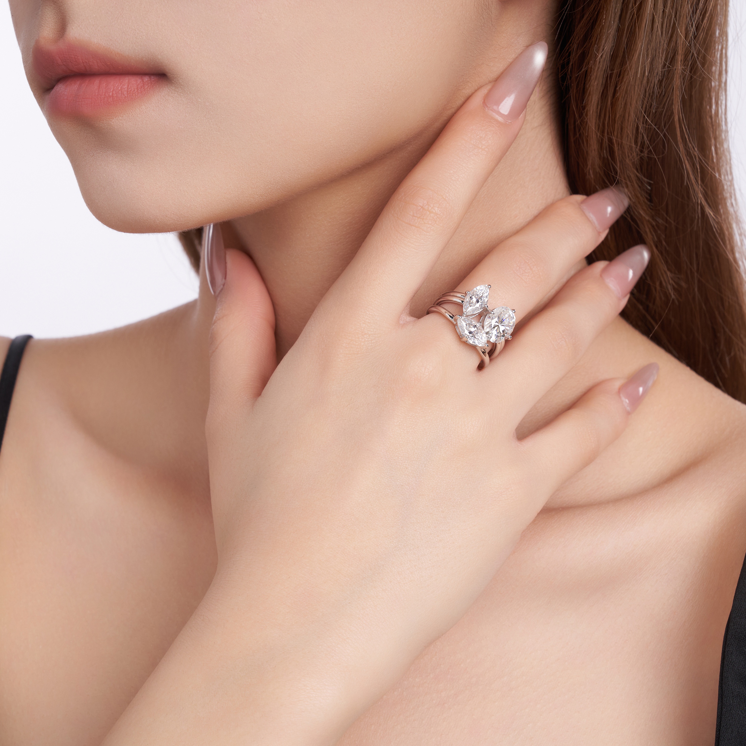 A Luxurious And Fashionable Minimalist Jewelry Ring Featuring Top-quality Moissanite, Made