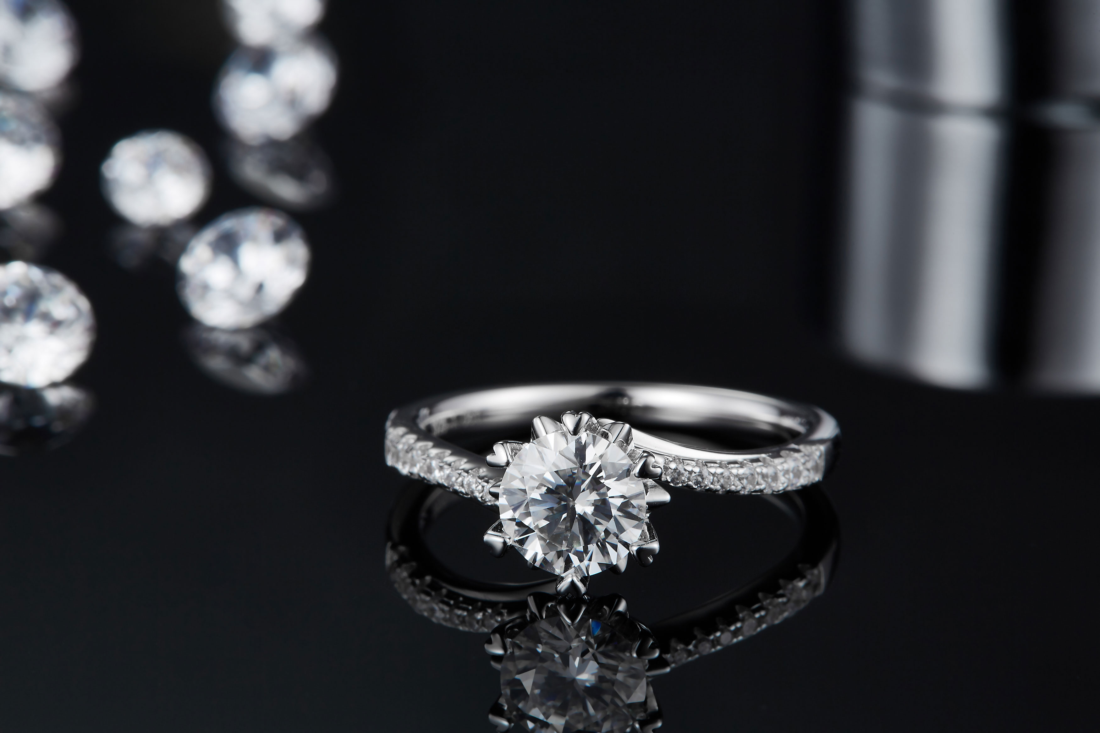 A Luxurious, Fashionable, And Trendy 1-carat Silver Ring Featuring A Top-quality