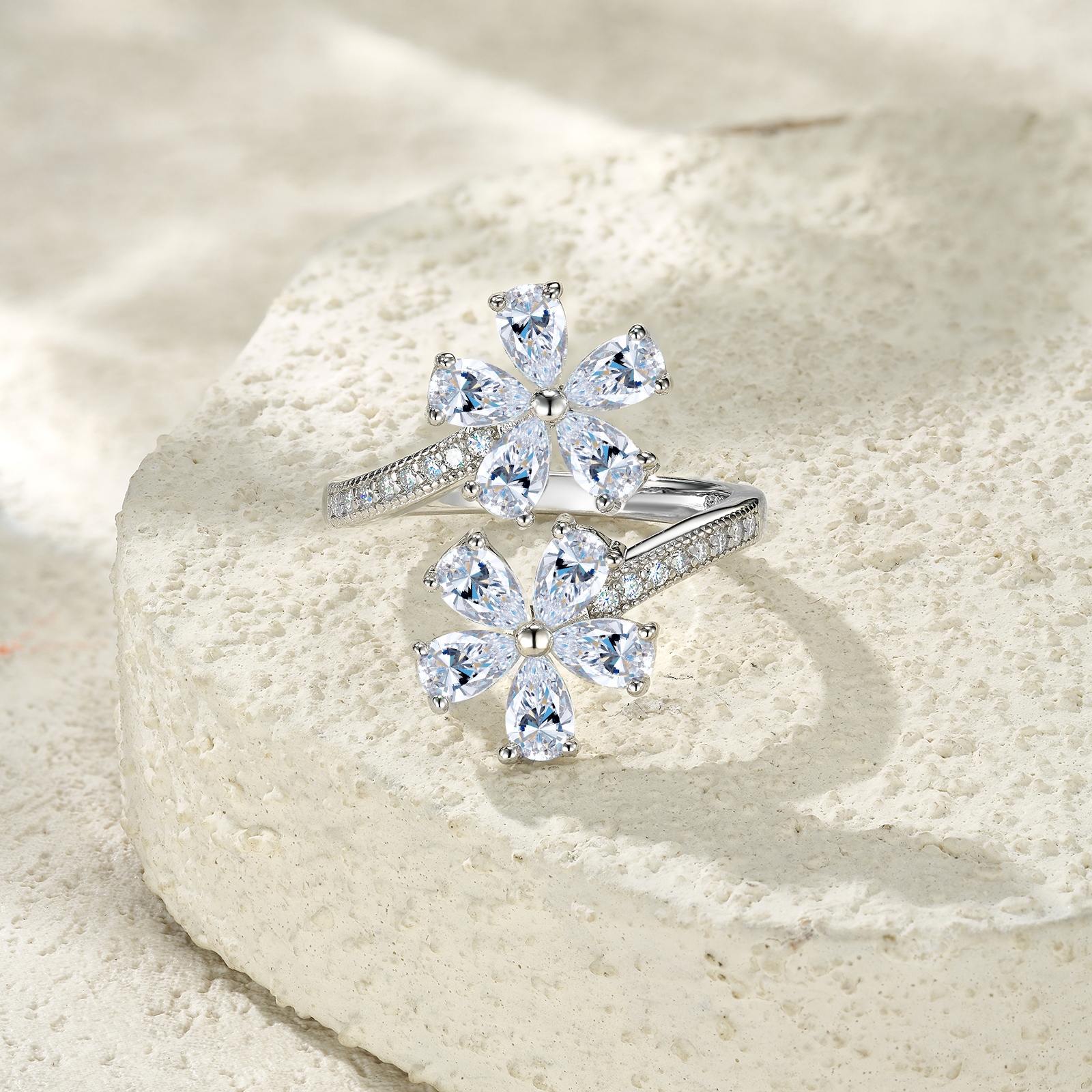 A Luxurious, Fashionable, And Trendy Silver Ring Set With Top-quality Moissanite, Crafted