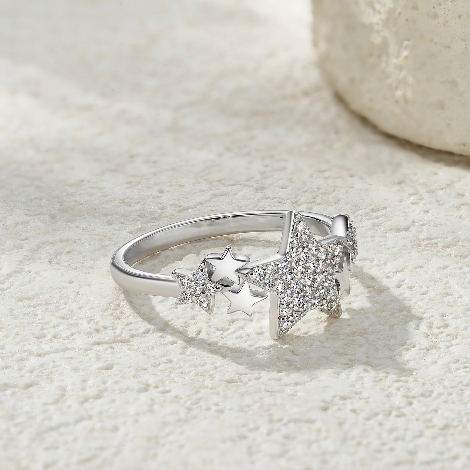 A Luxurious, Fashionable, And Trendy Silver Ring Set With Top-quality Moissanite, Crafted