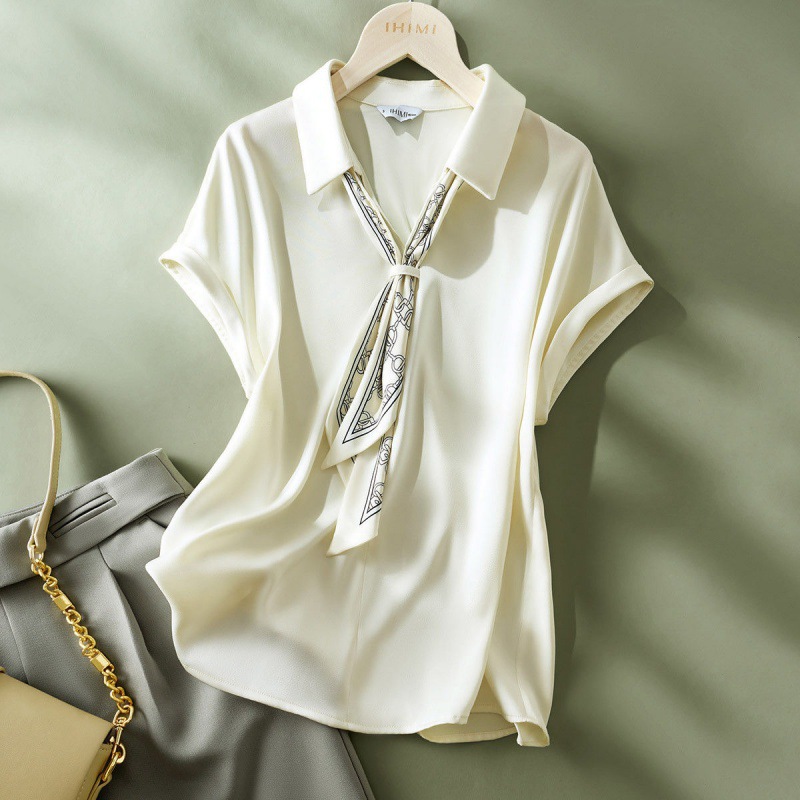 A Stylish Minimalist V-neck Short-sleeve Piece Thats Easy To Style With Anything