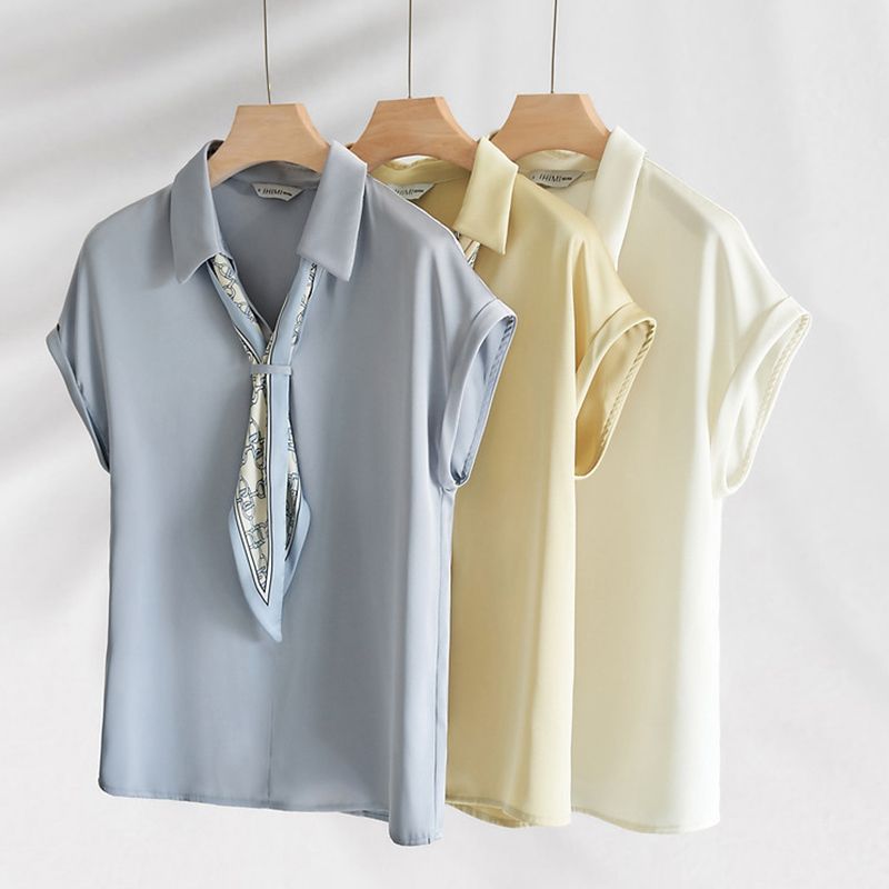 A Stylish Minimalist V-neck Short-sleeve Piece Thats Easy To Style With Anything